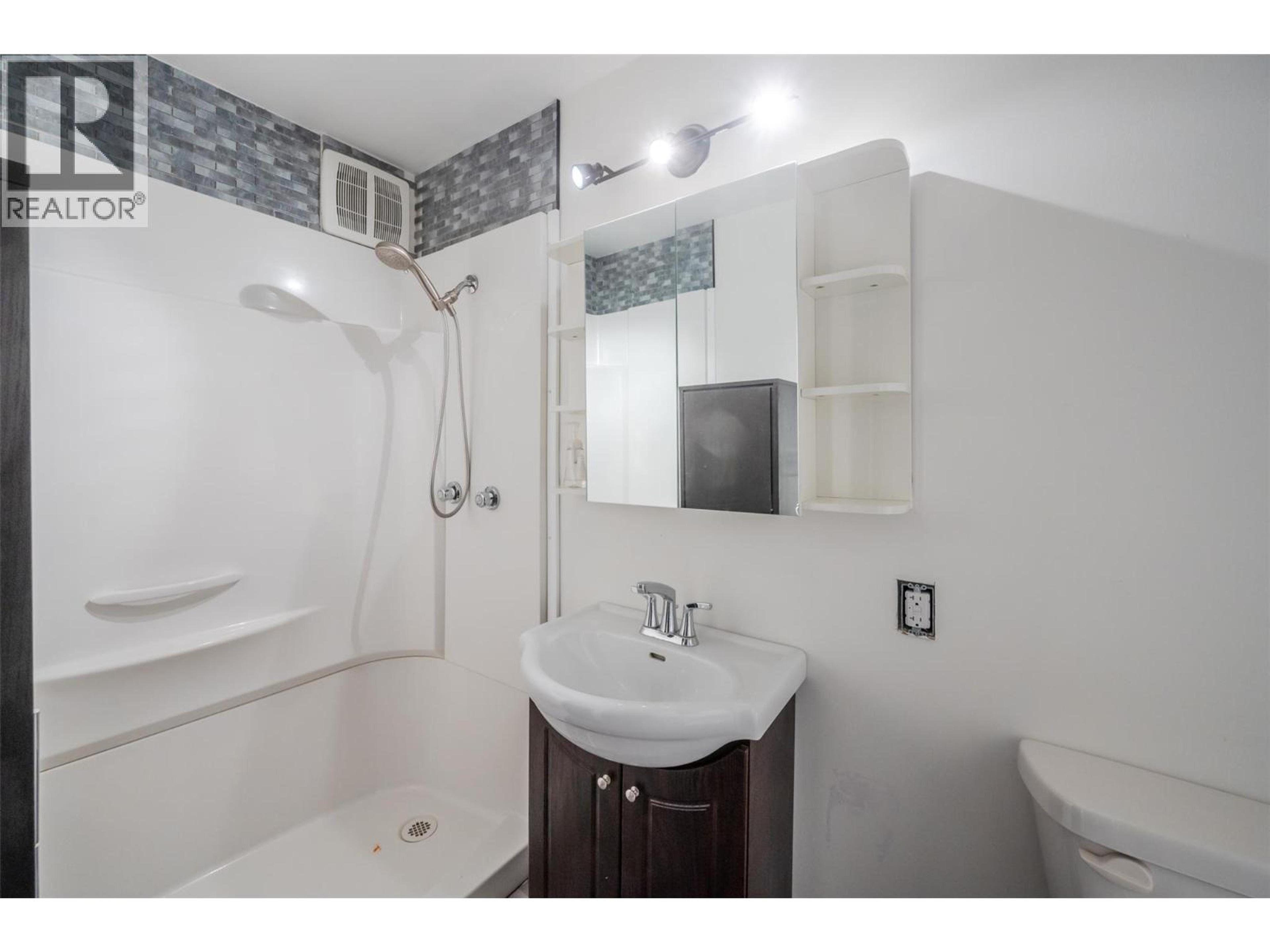 856 SCHOOL AVENUE - 10