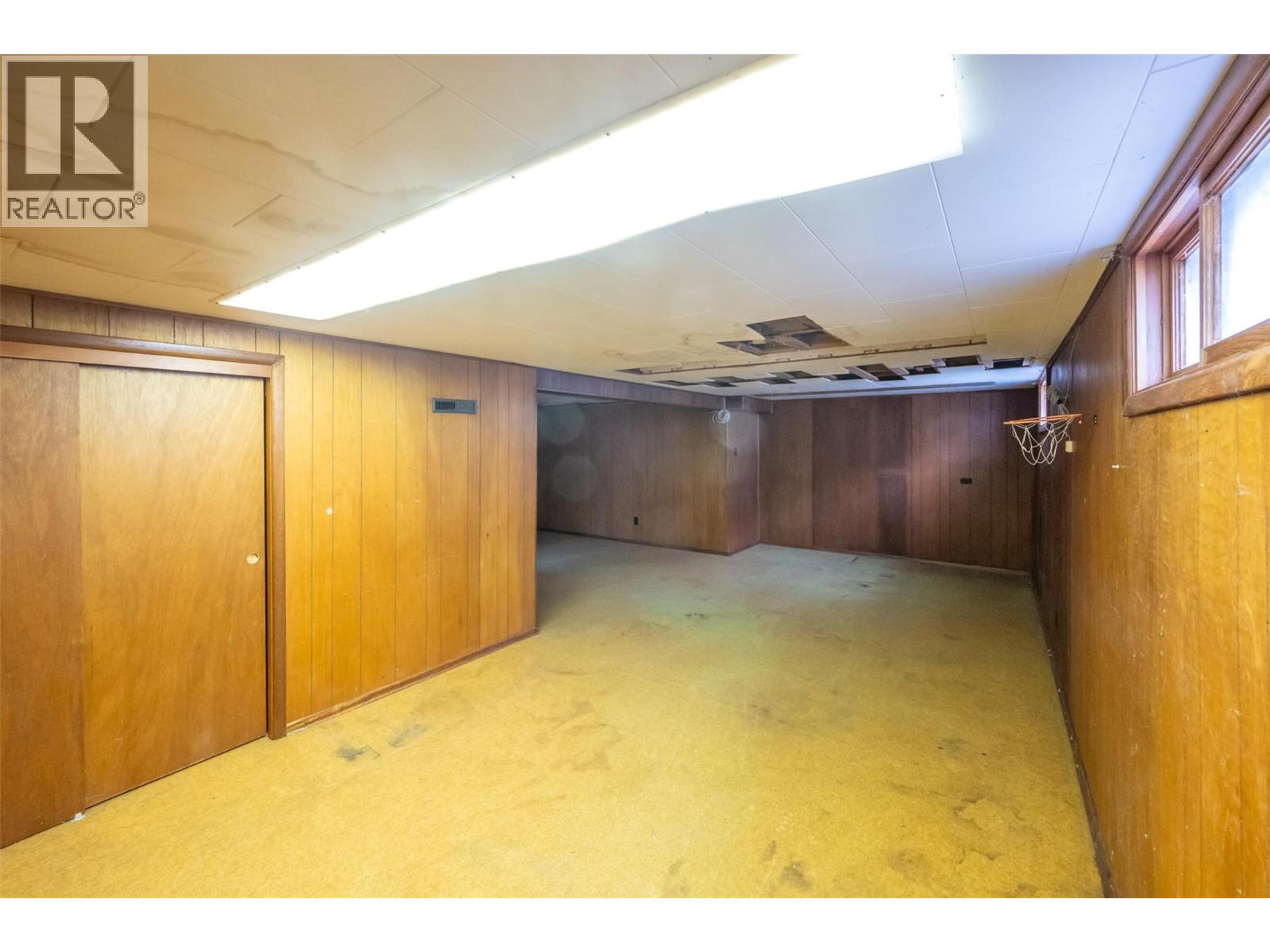 856 SCHOOL AVENUE - 28