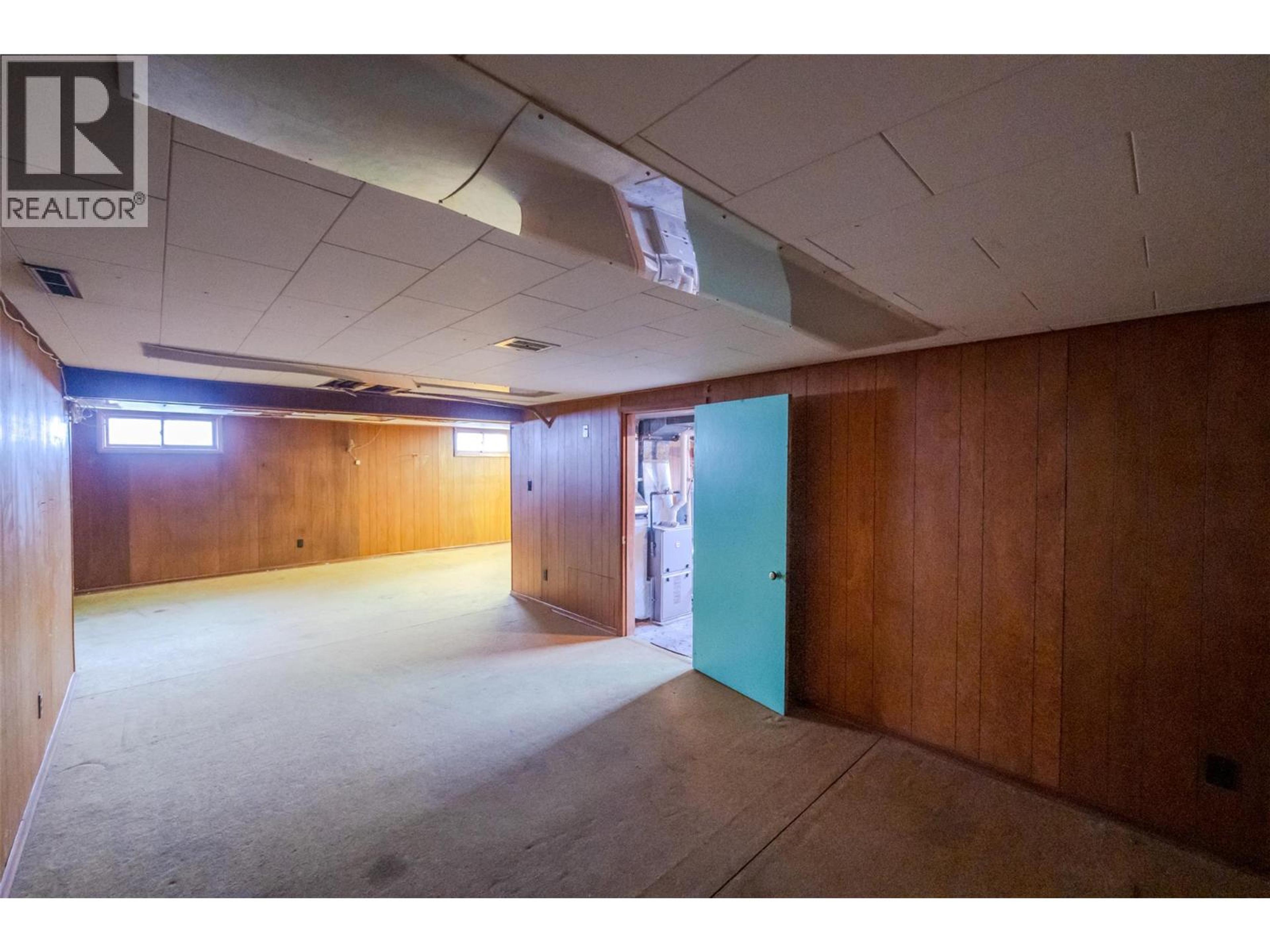 856 SCHOOL AVENUE - 32