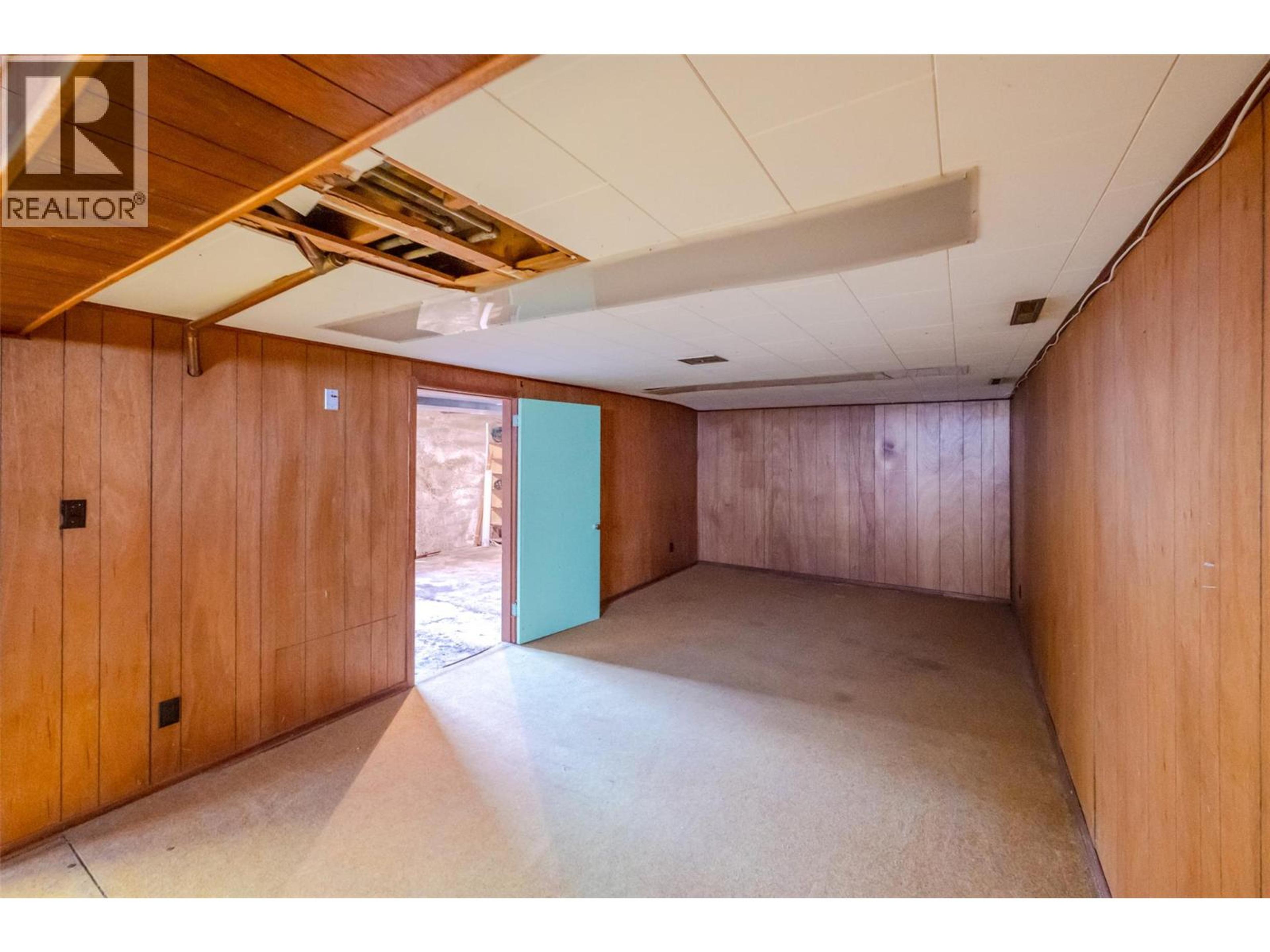 856 SCHOOL AVENUE - 31