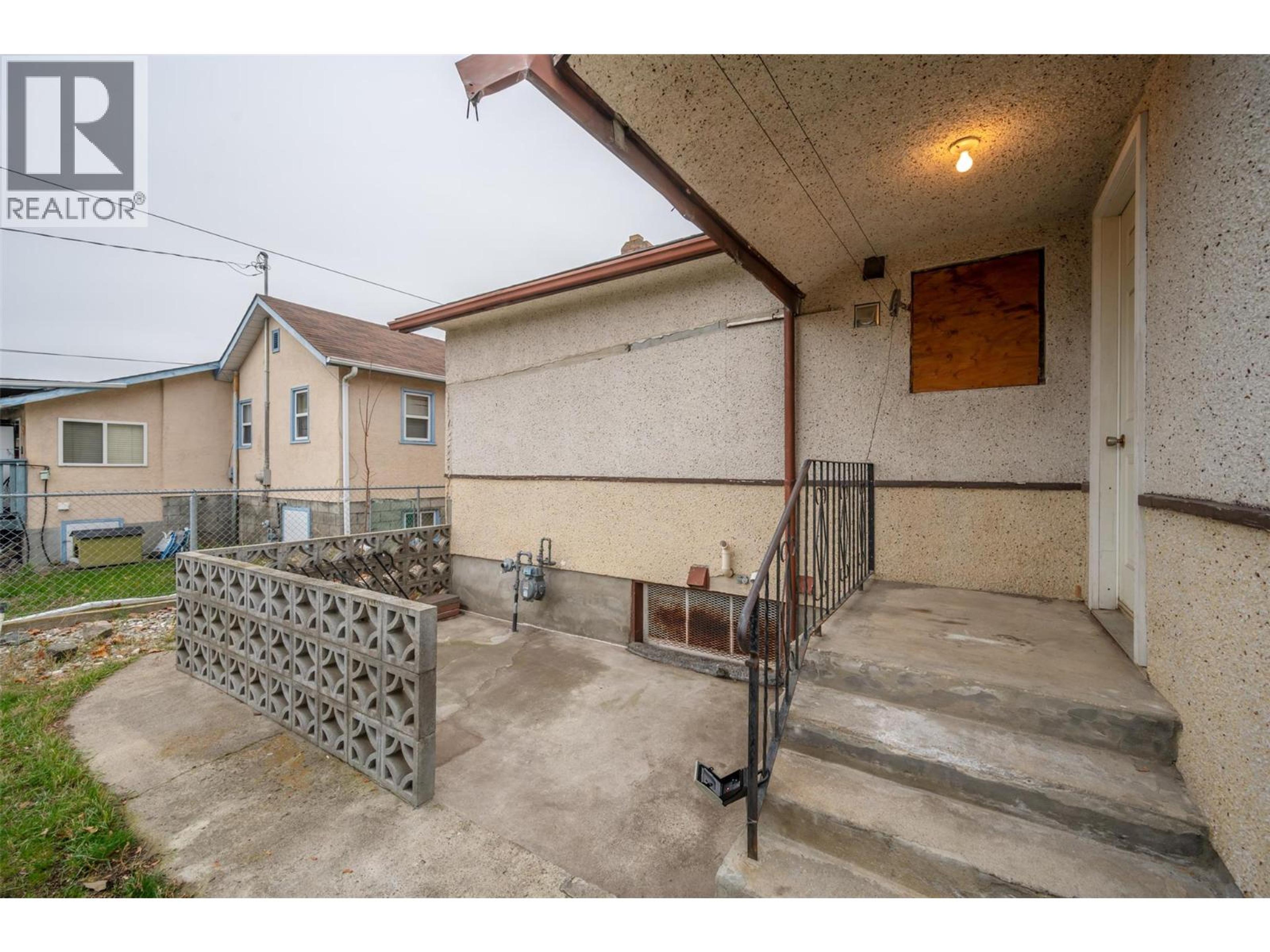 856 SCHOOL AVENUE - 34