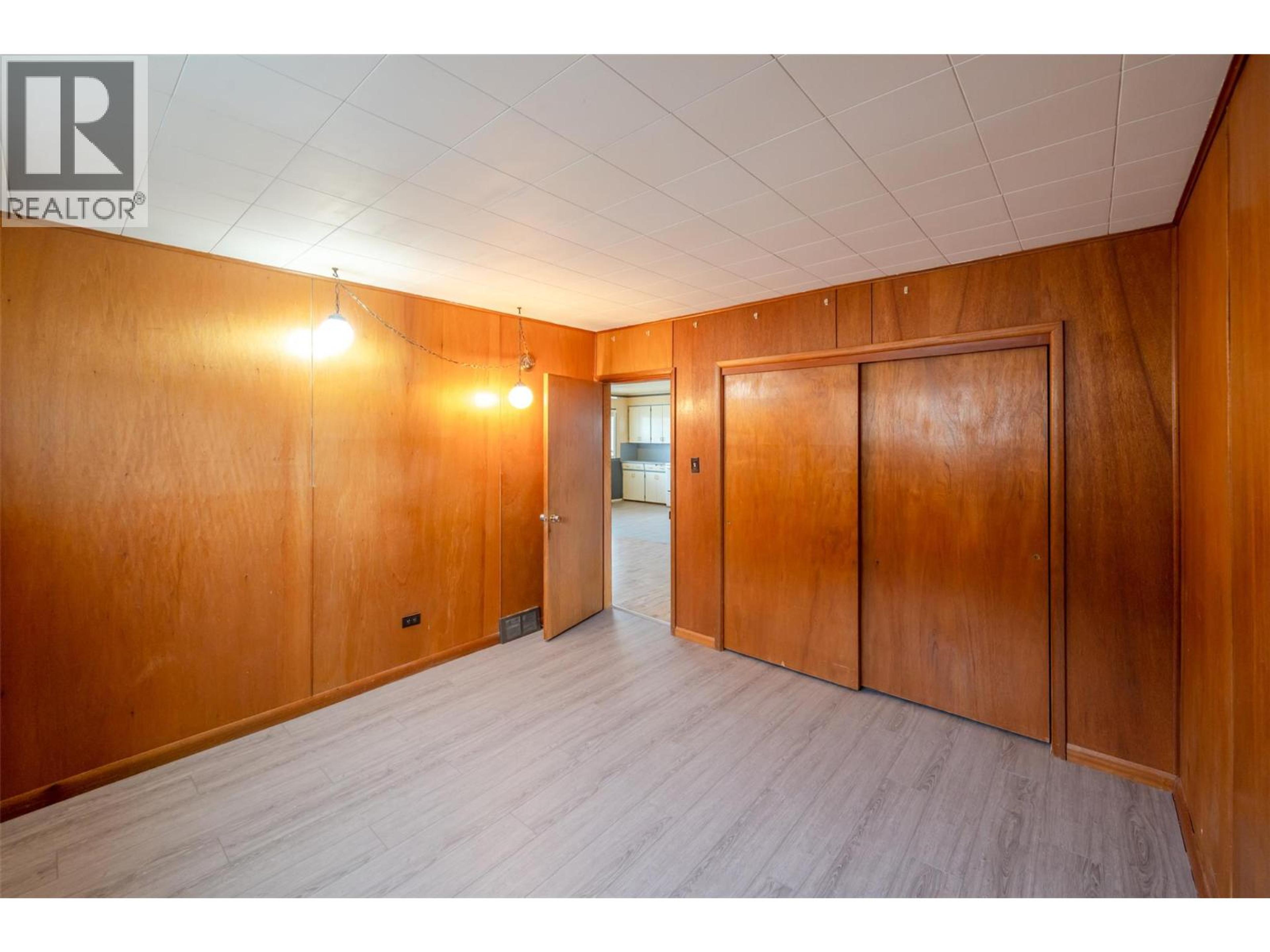 856 SCHOOL AVENUE - 24