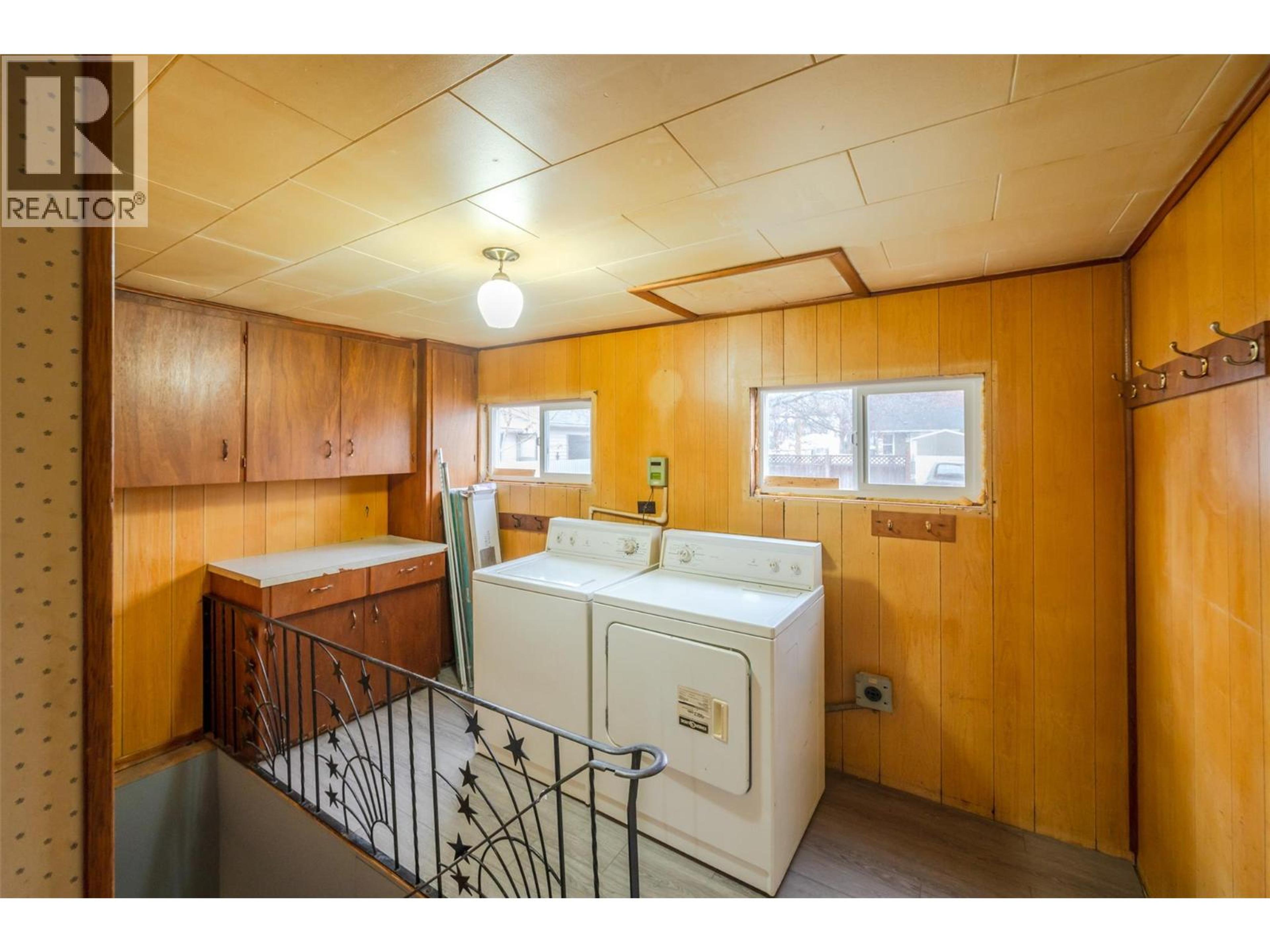 856 SCHOOL AVENUE - 25