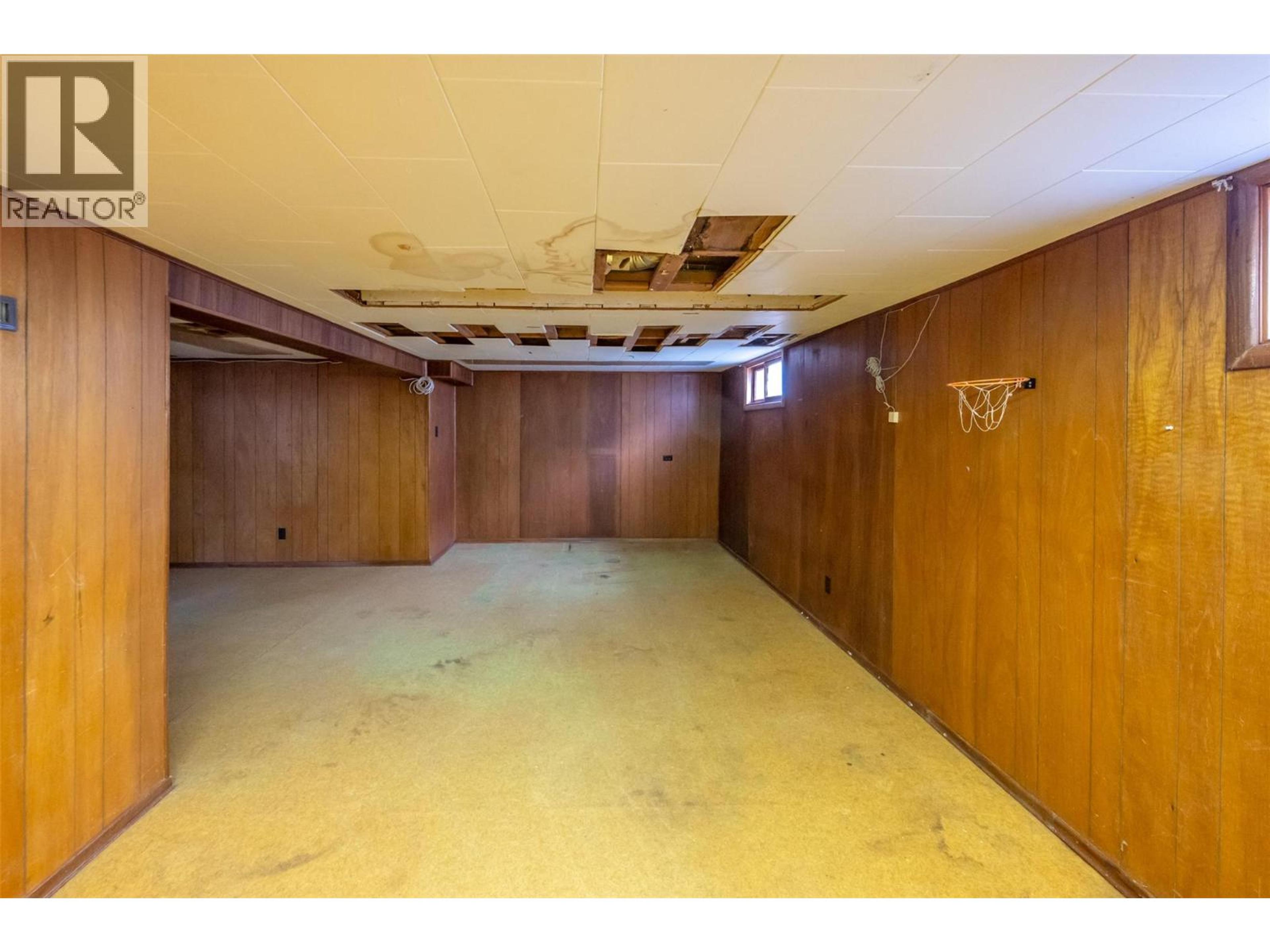 856 SCHOOL AVENUE - 29