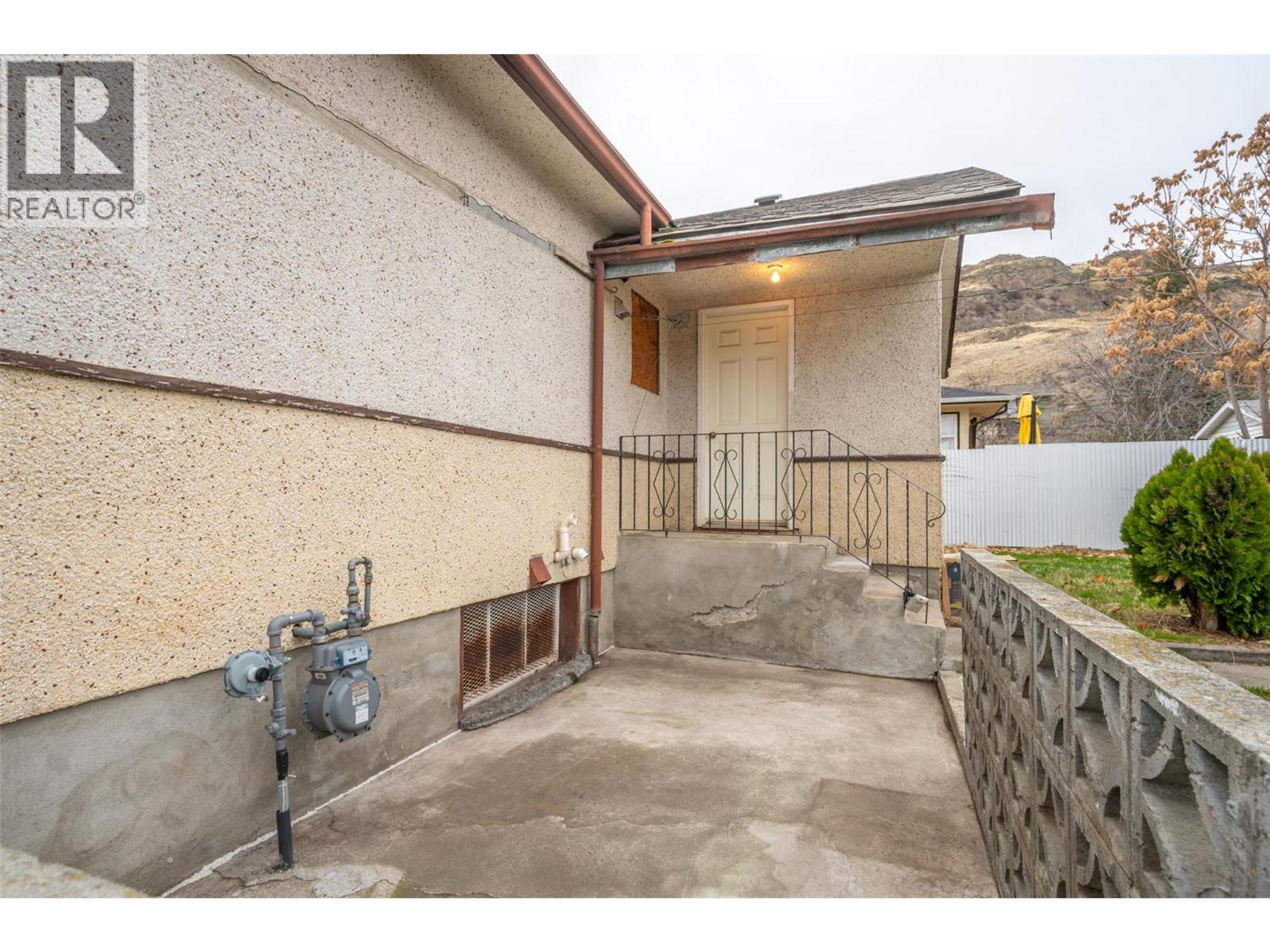 856 SCHOOL AVENUE - 36