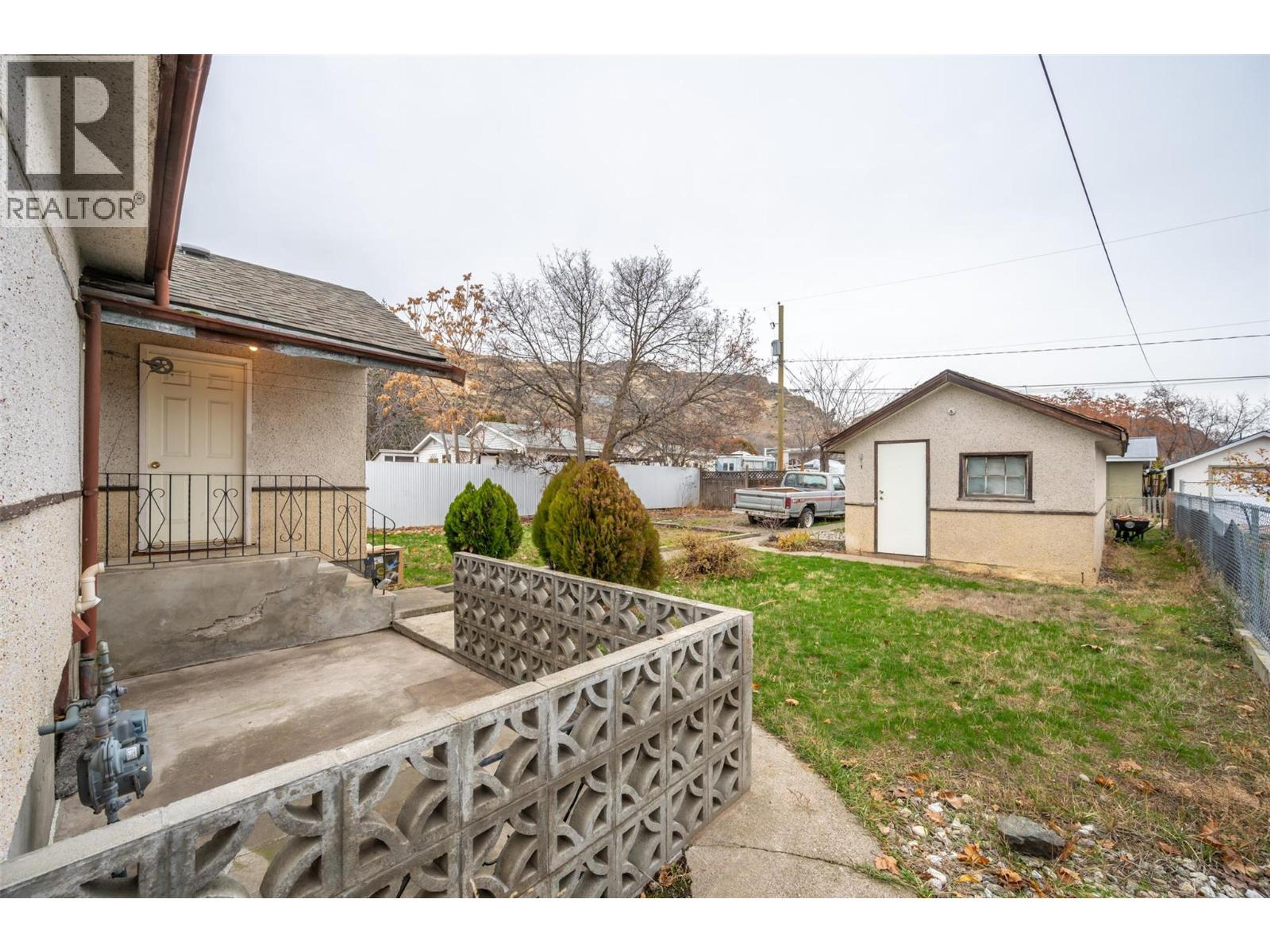 856 SCHOOL AVENUE - 35