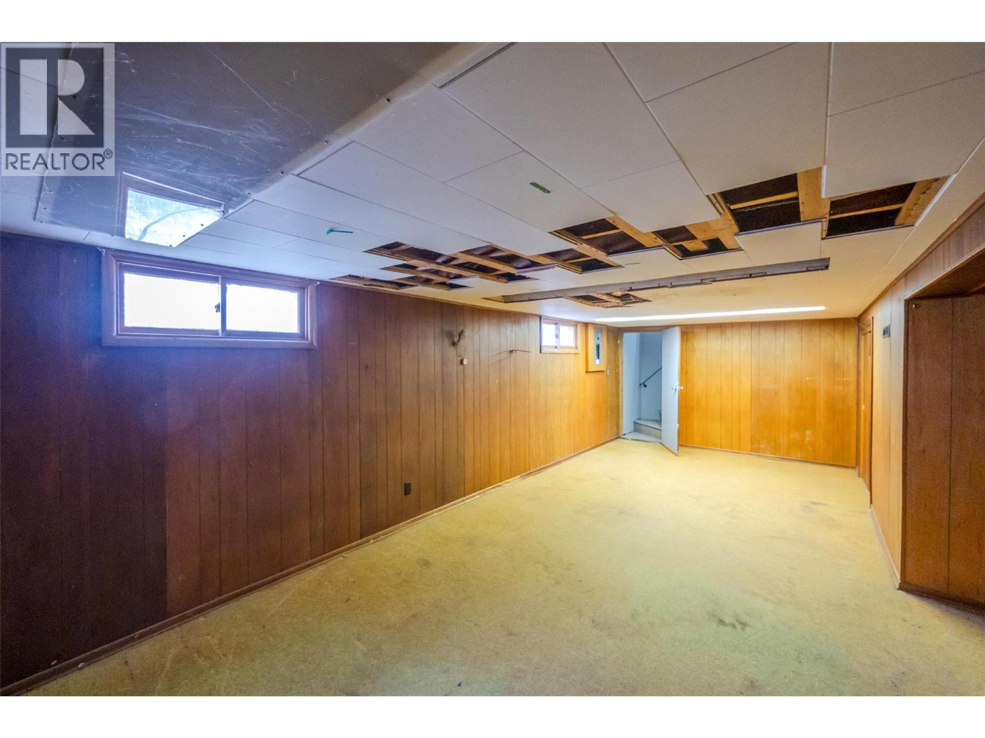 856 SCHOOL AVENUE - 30