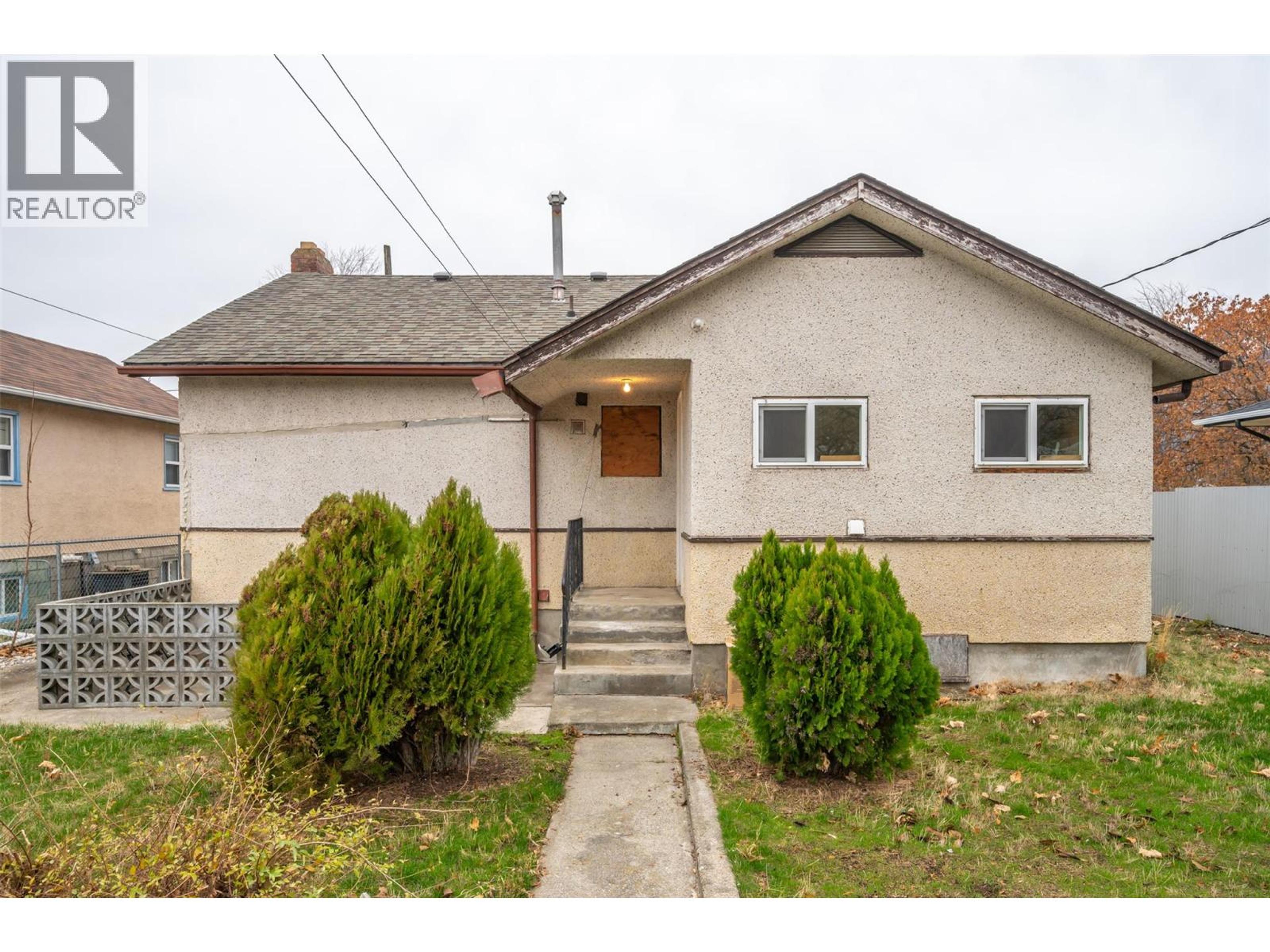 856 SCHOOL AVENUE - 39