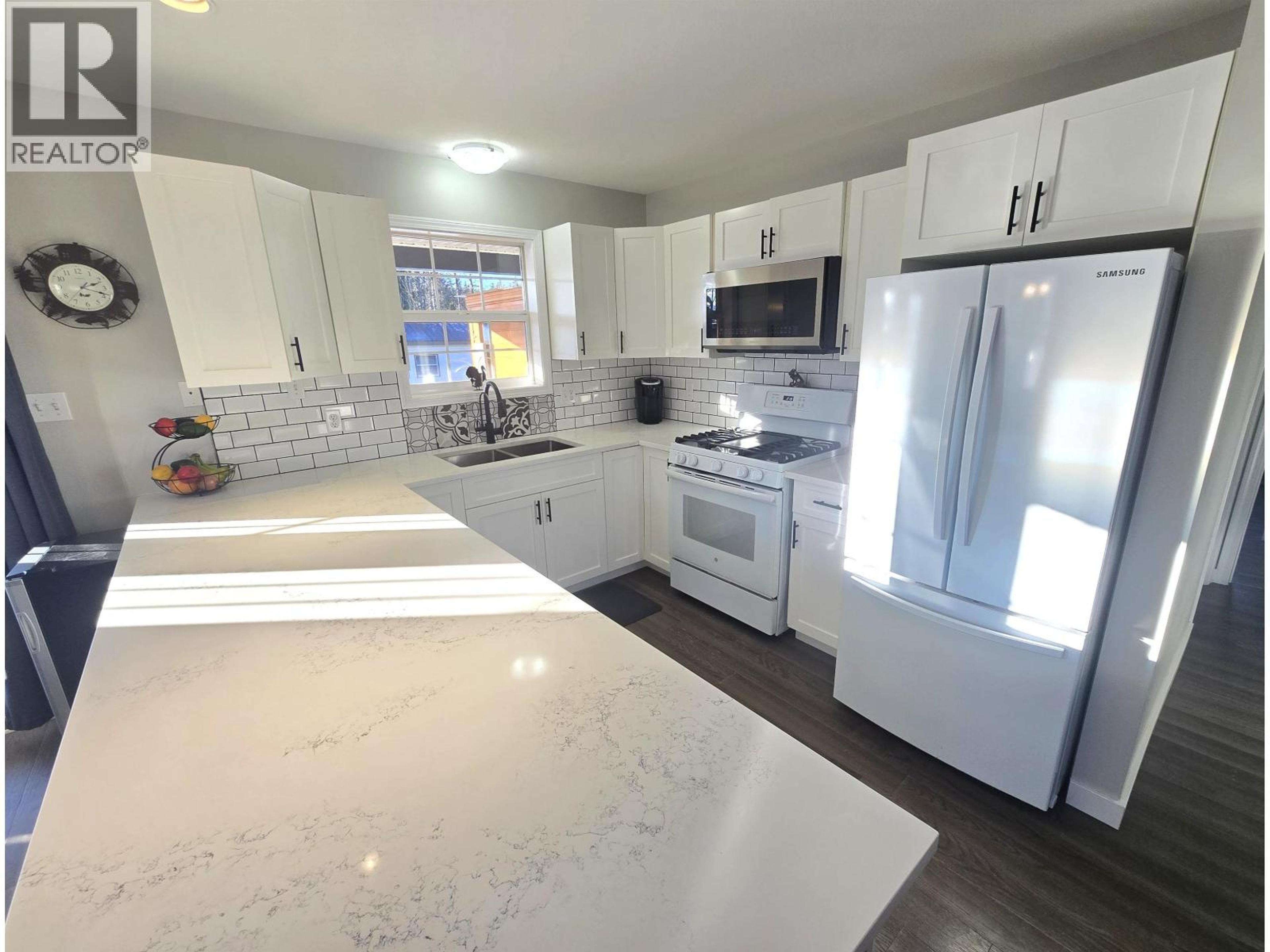 2577 THORNHILL STREET - 18