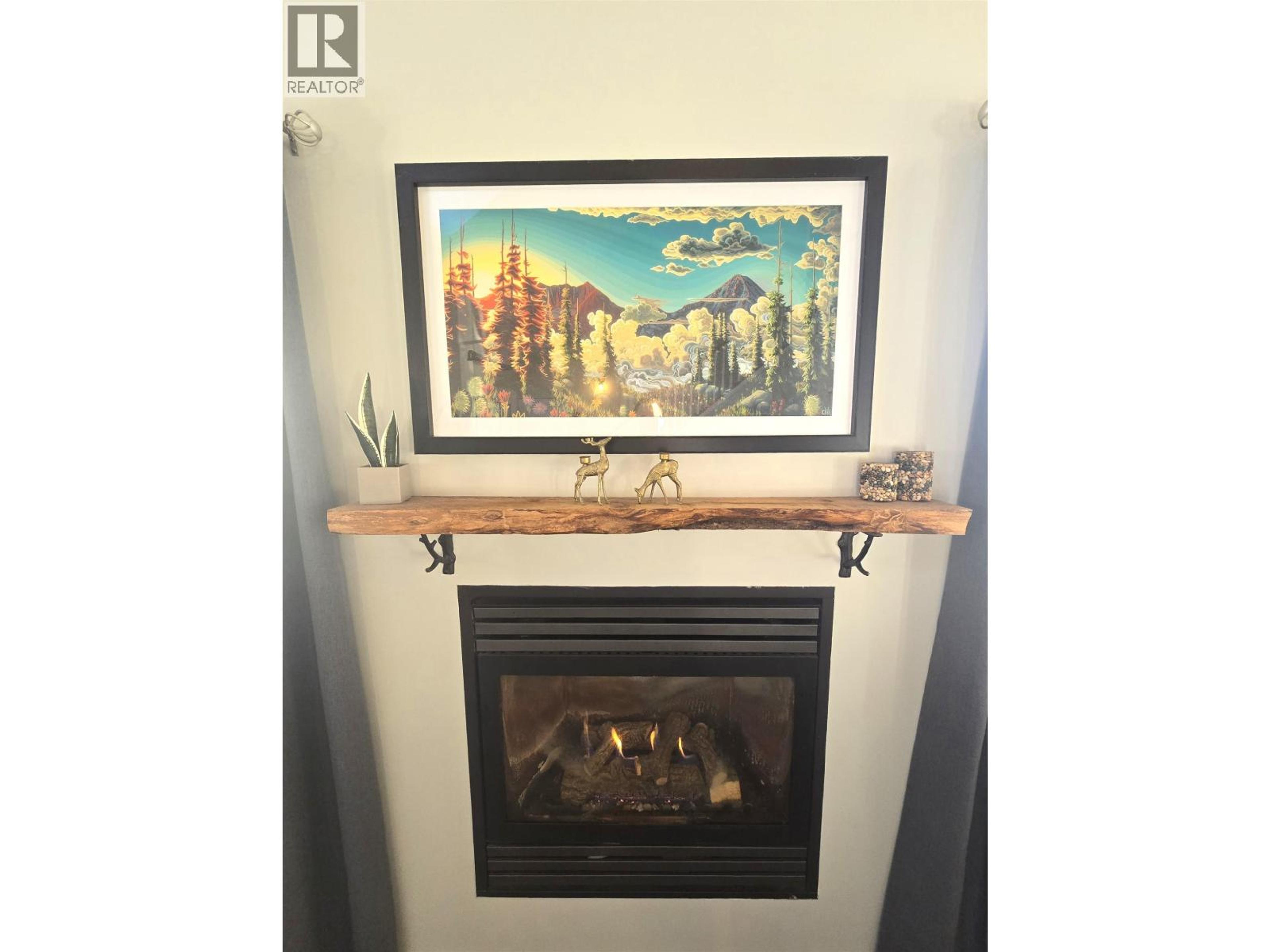 2577 THORNHILL STREET - 13