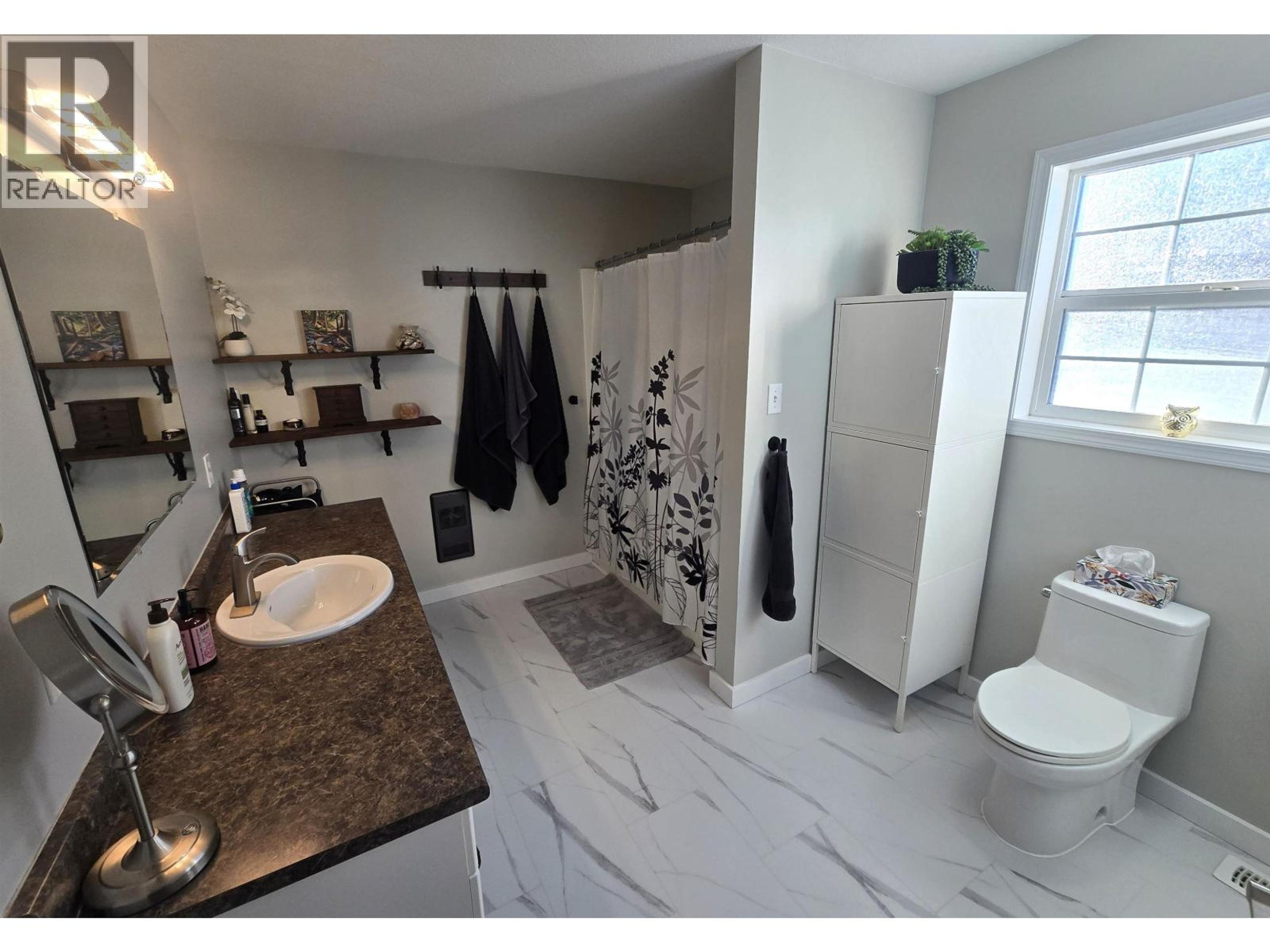 2577 THORNHILL STREET - 23