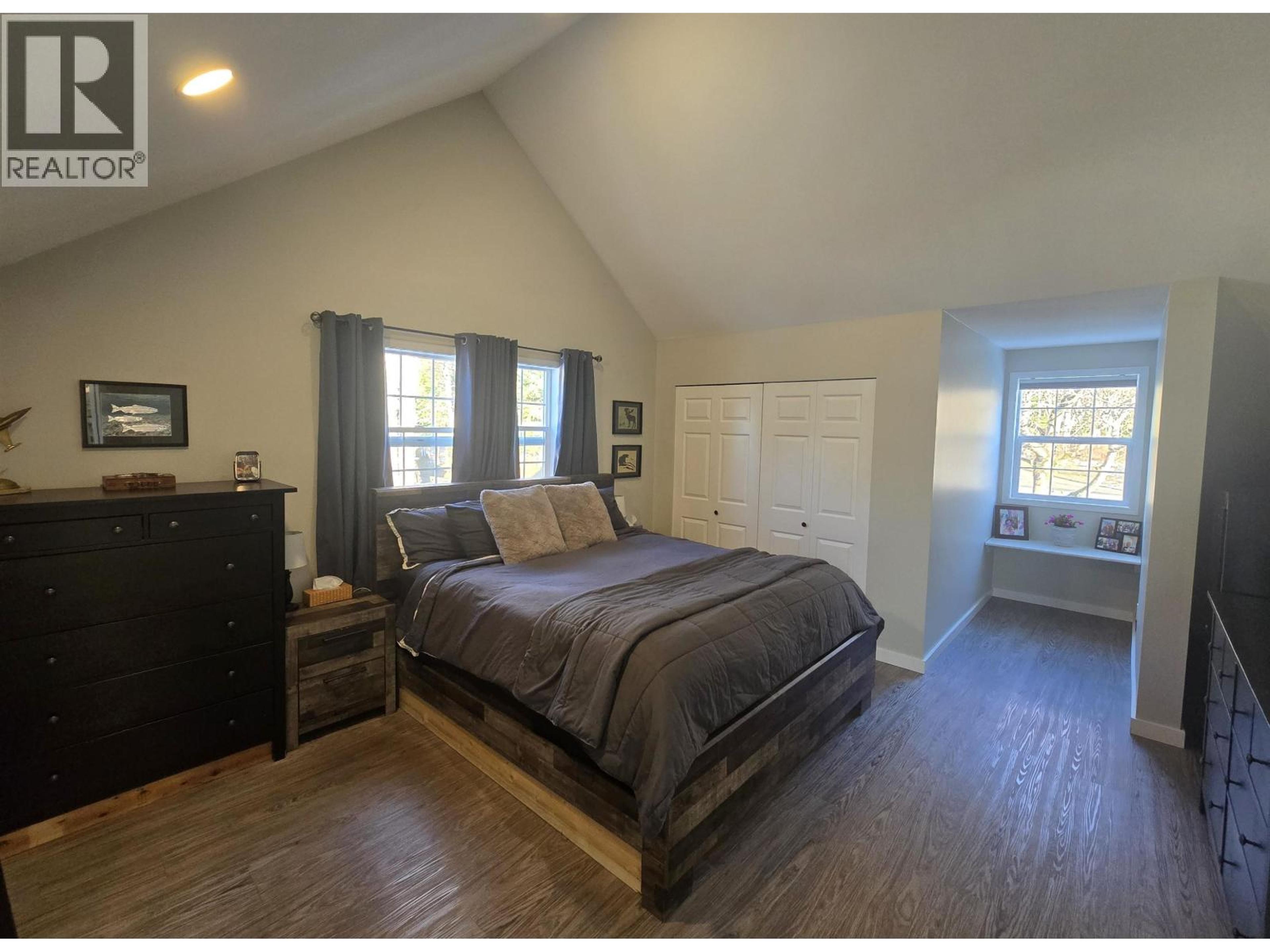 2577 THORNHILL STREET - 20