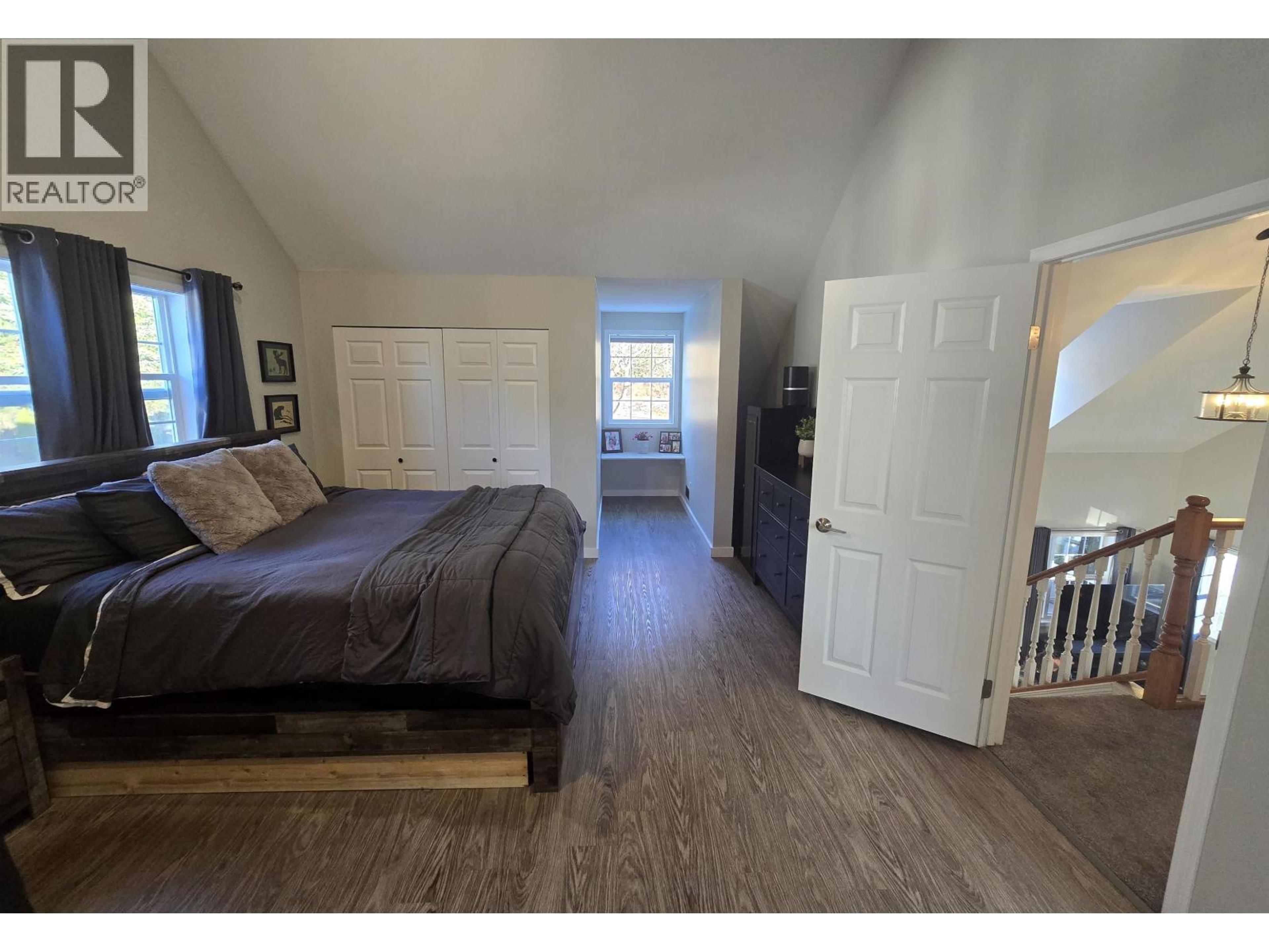 2577 THORNHILL STREET - 21