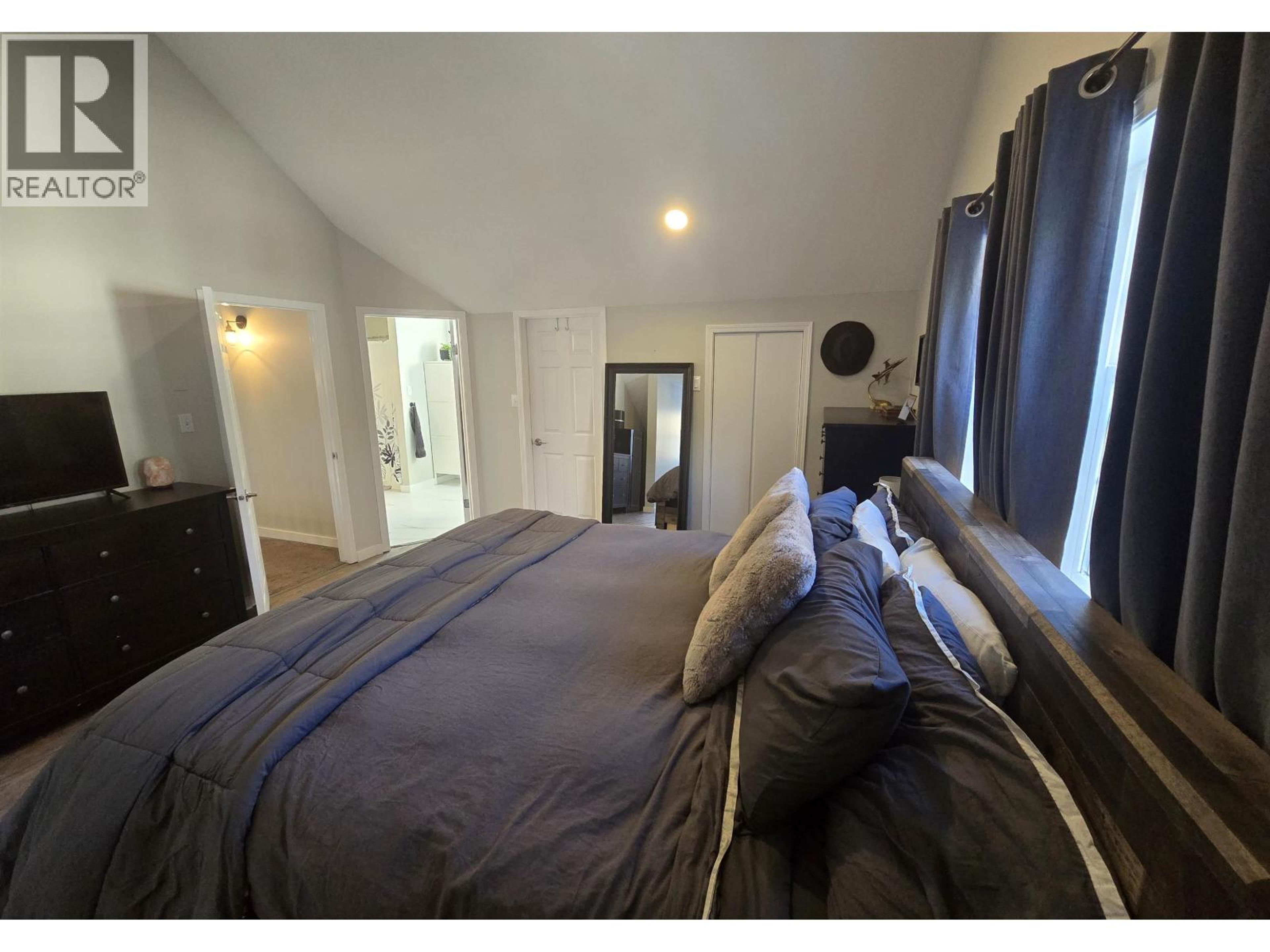 2577 THORNHILL STREET - 22