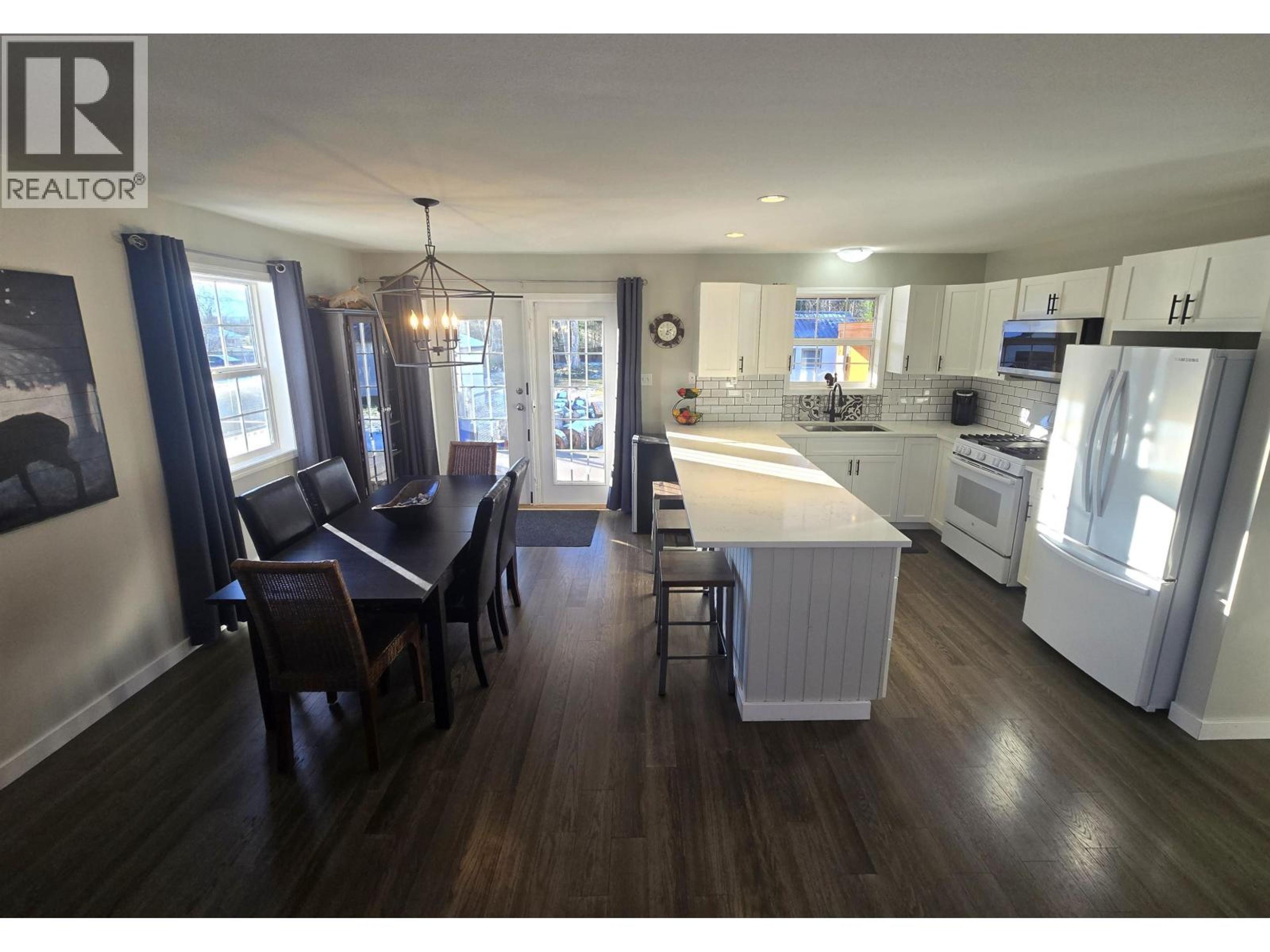 2577 THORNHILL STREET - 15