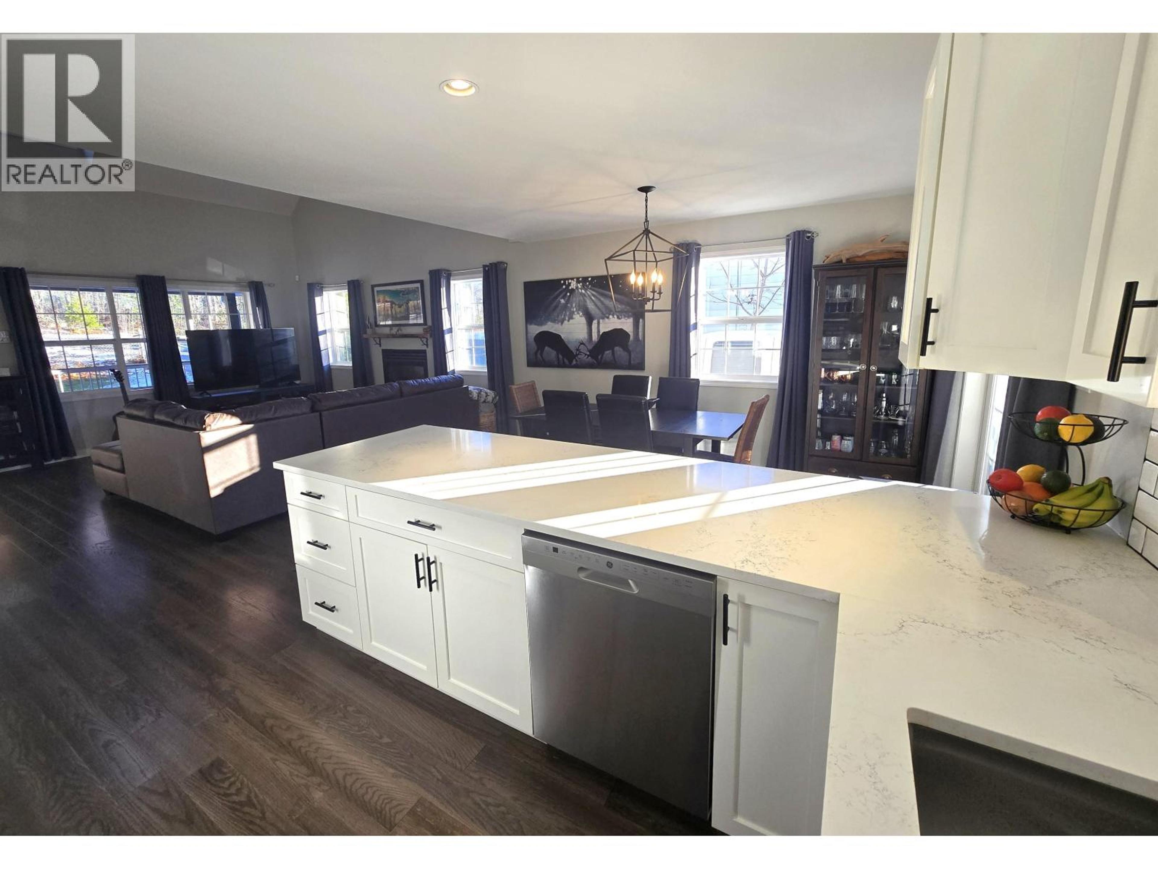 2577 THORNHILL STREET - 16