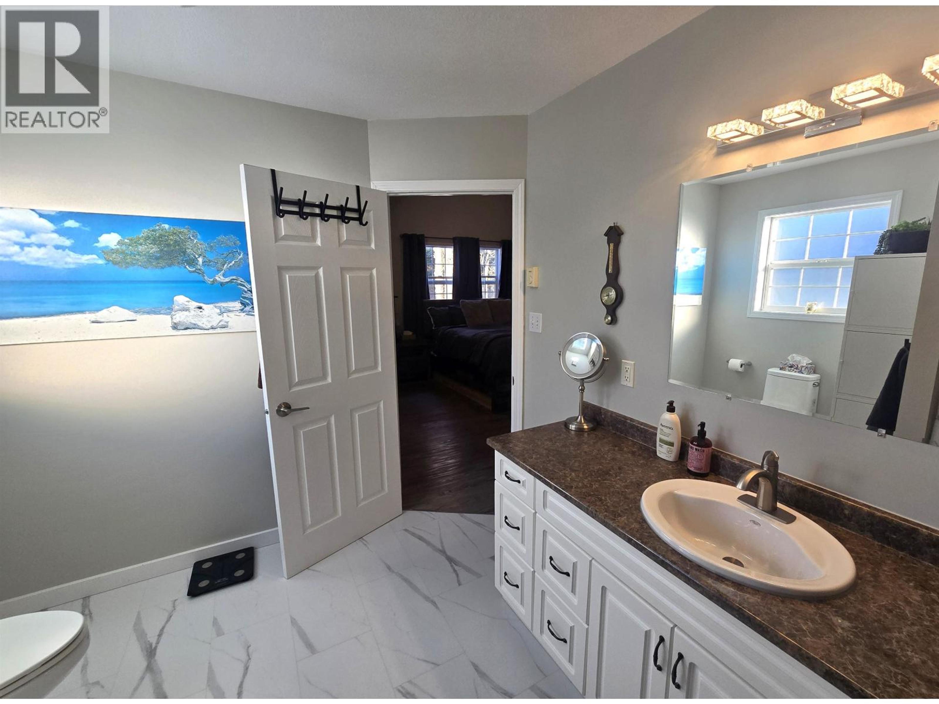 2577 THORNHILL STREET - 24