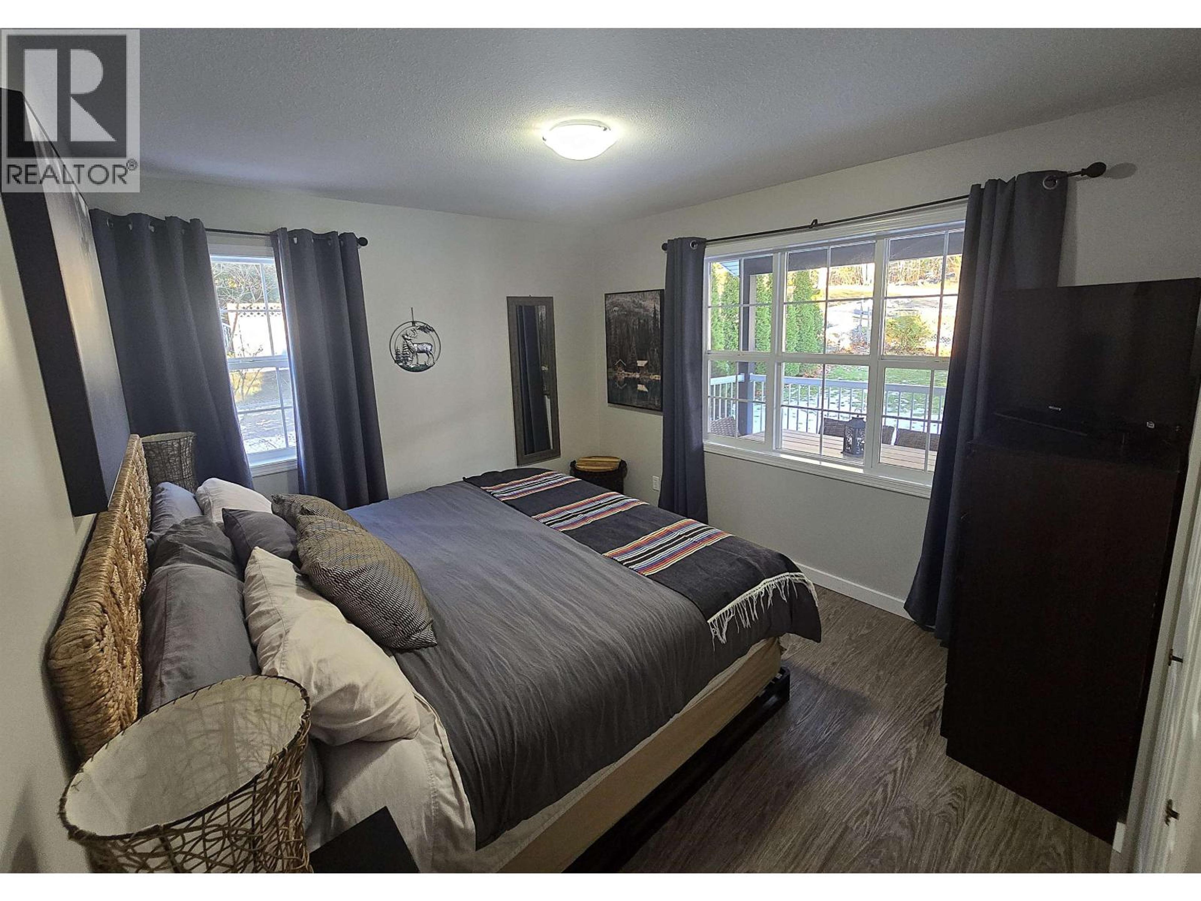 2577 THORNHILL STREET - 25