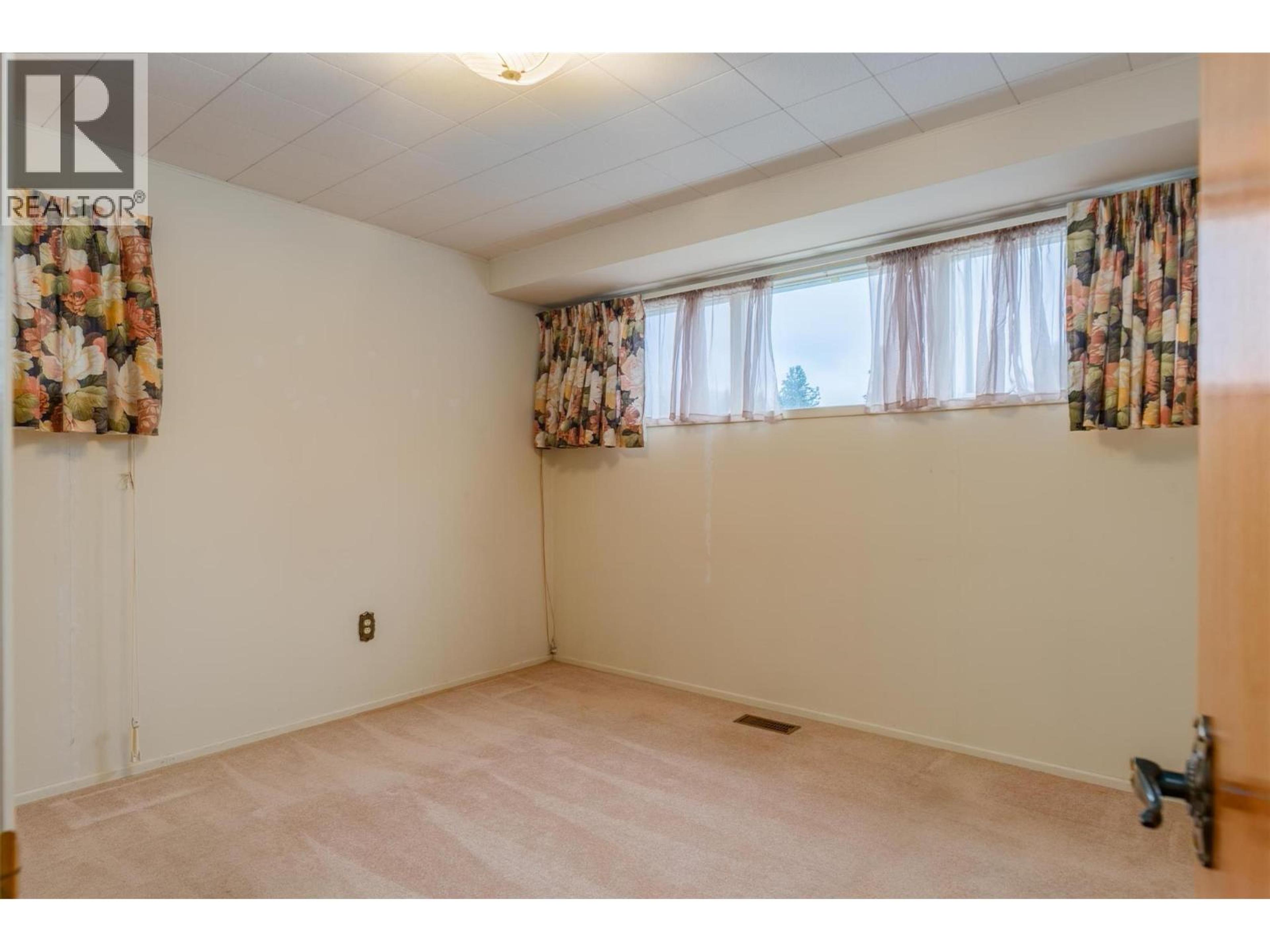 39 HILLSIDE DRIVE - 11