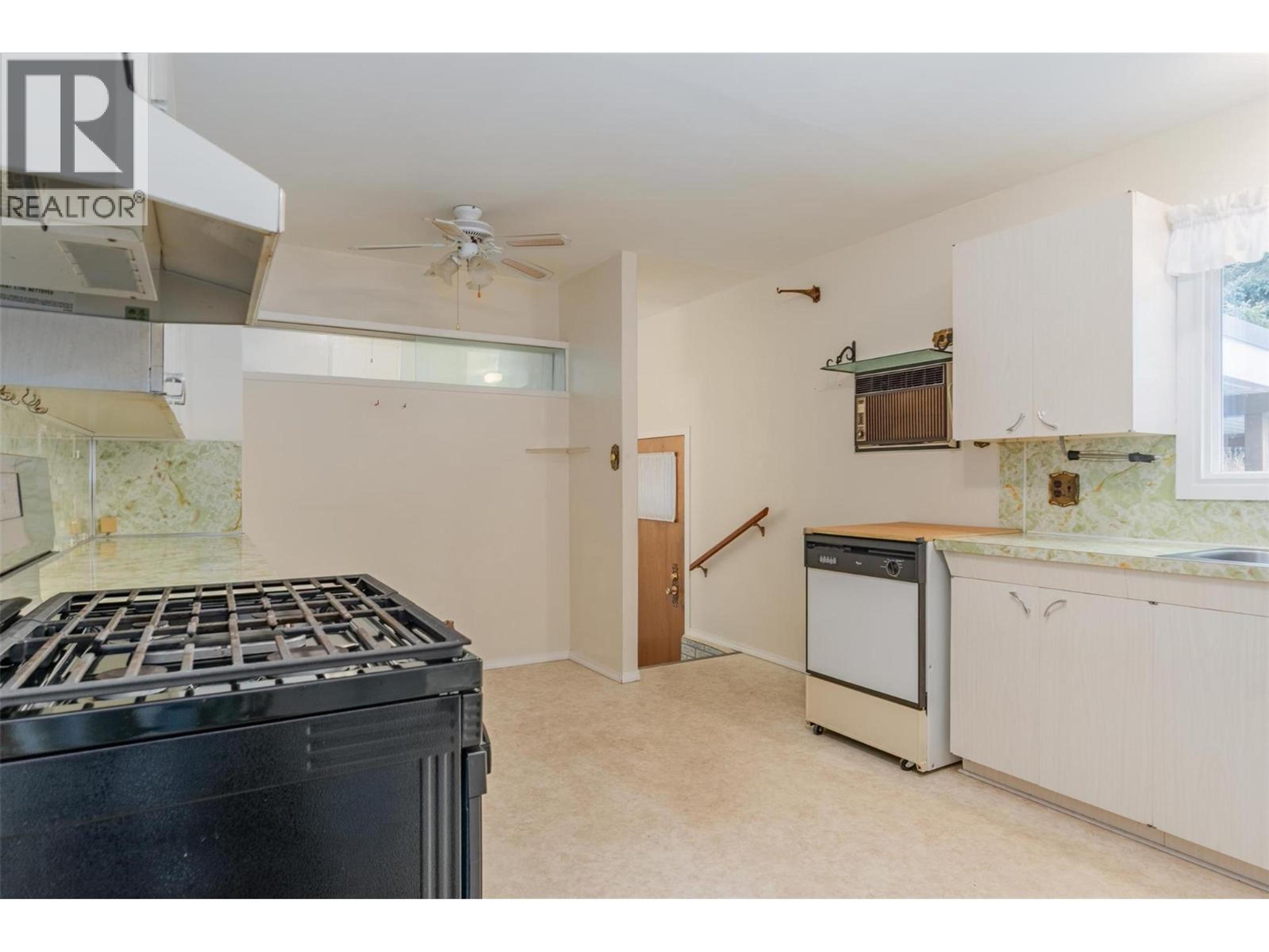 39 HILLSIDE DRIVE - 10