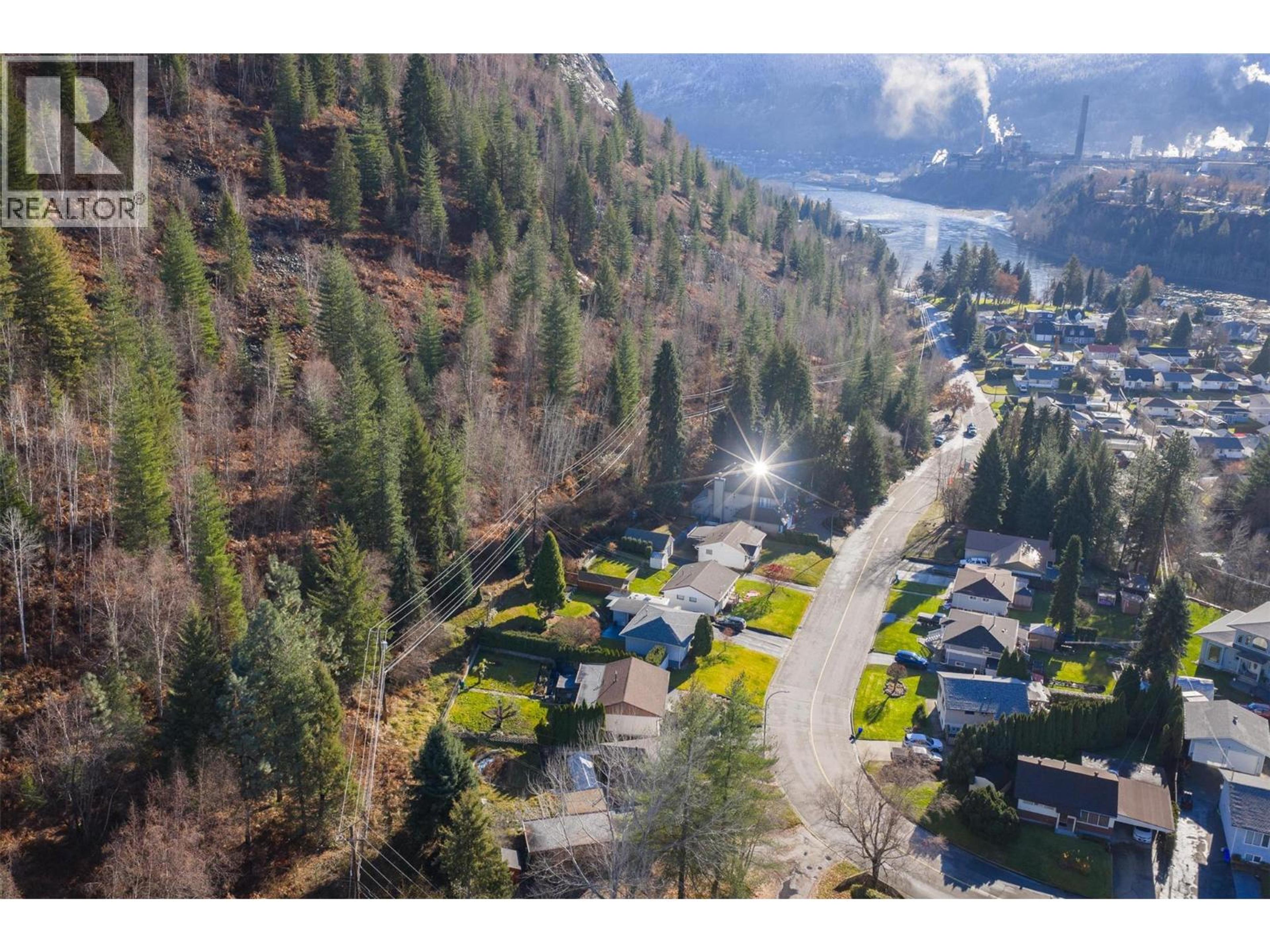 39 HILLSIDE DRIVE - 37