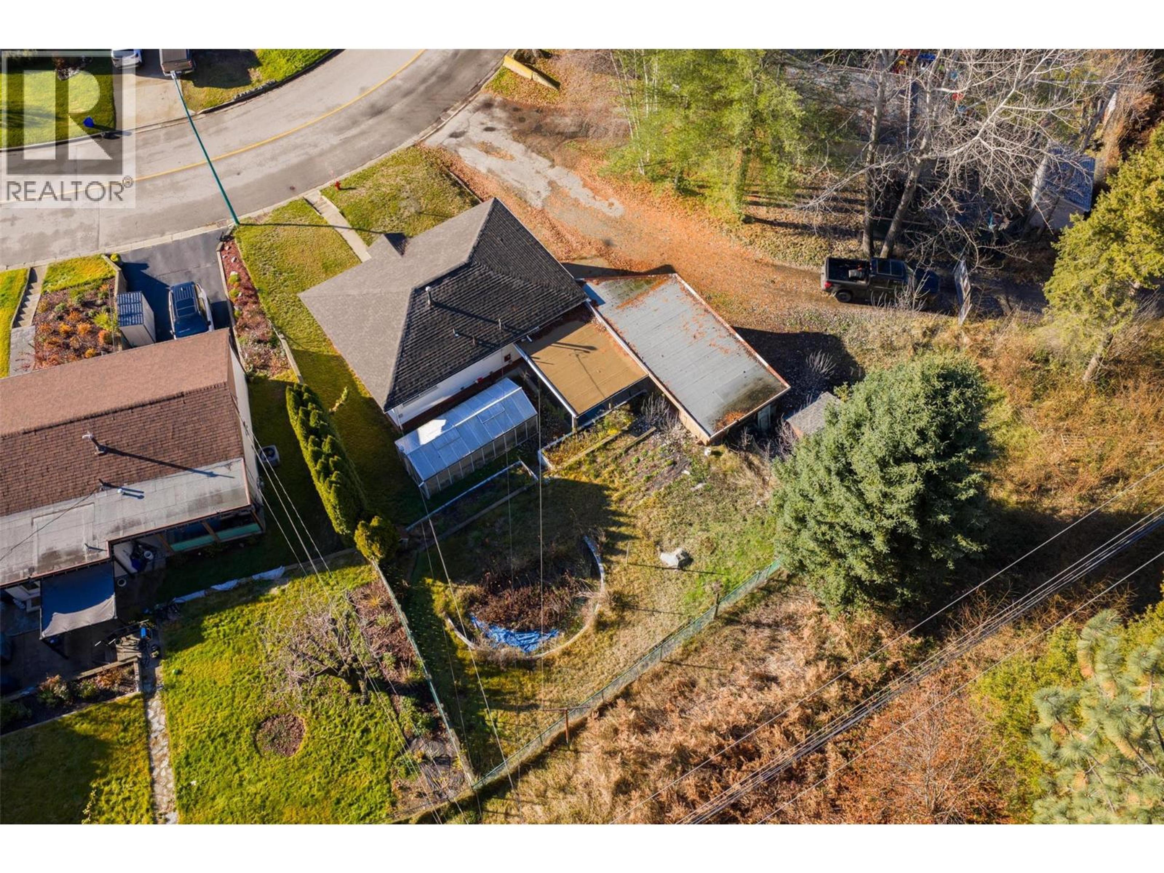 39 HILLSIDE DRIVE - 44