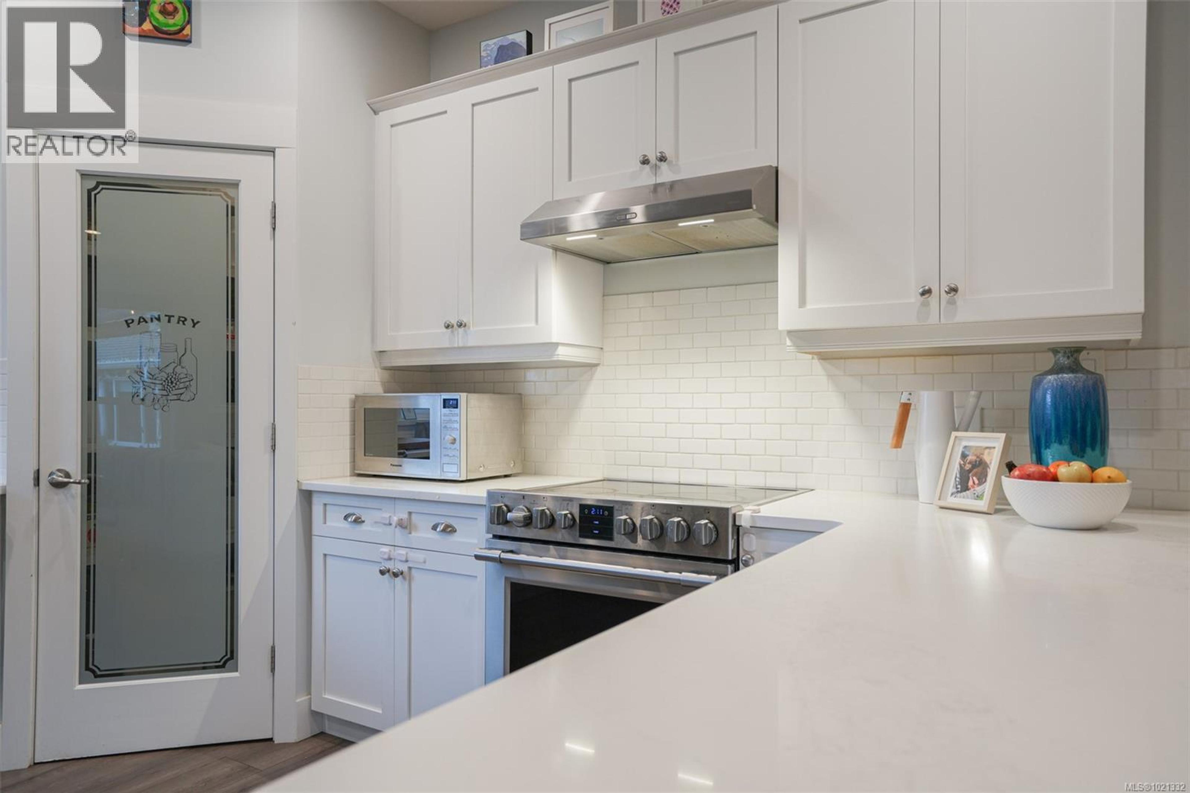 4569 BEAUFORT ST - 10