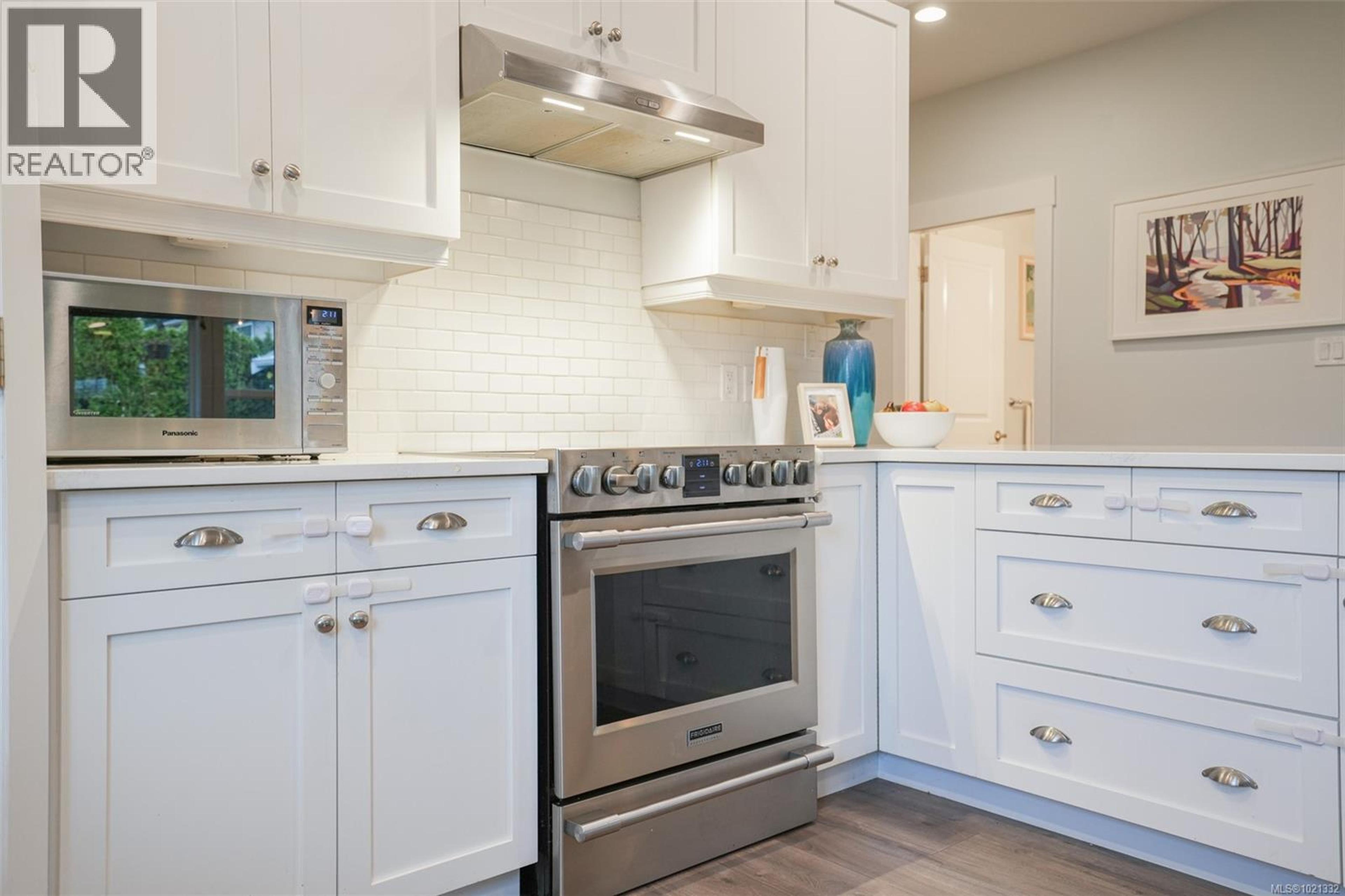 4569 BEAUFORT ST - 11