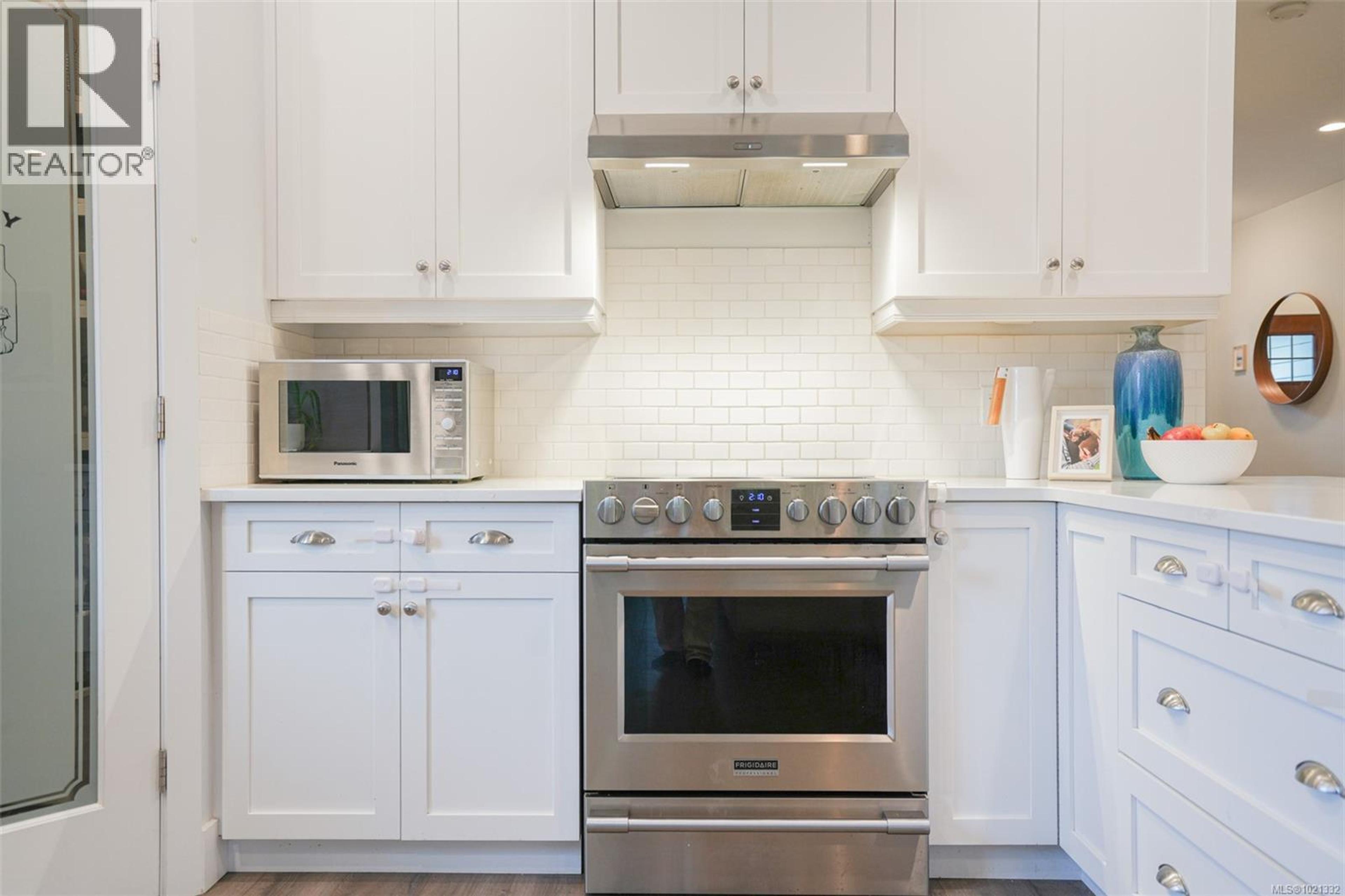 4569 BEAUFORT ST - 12