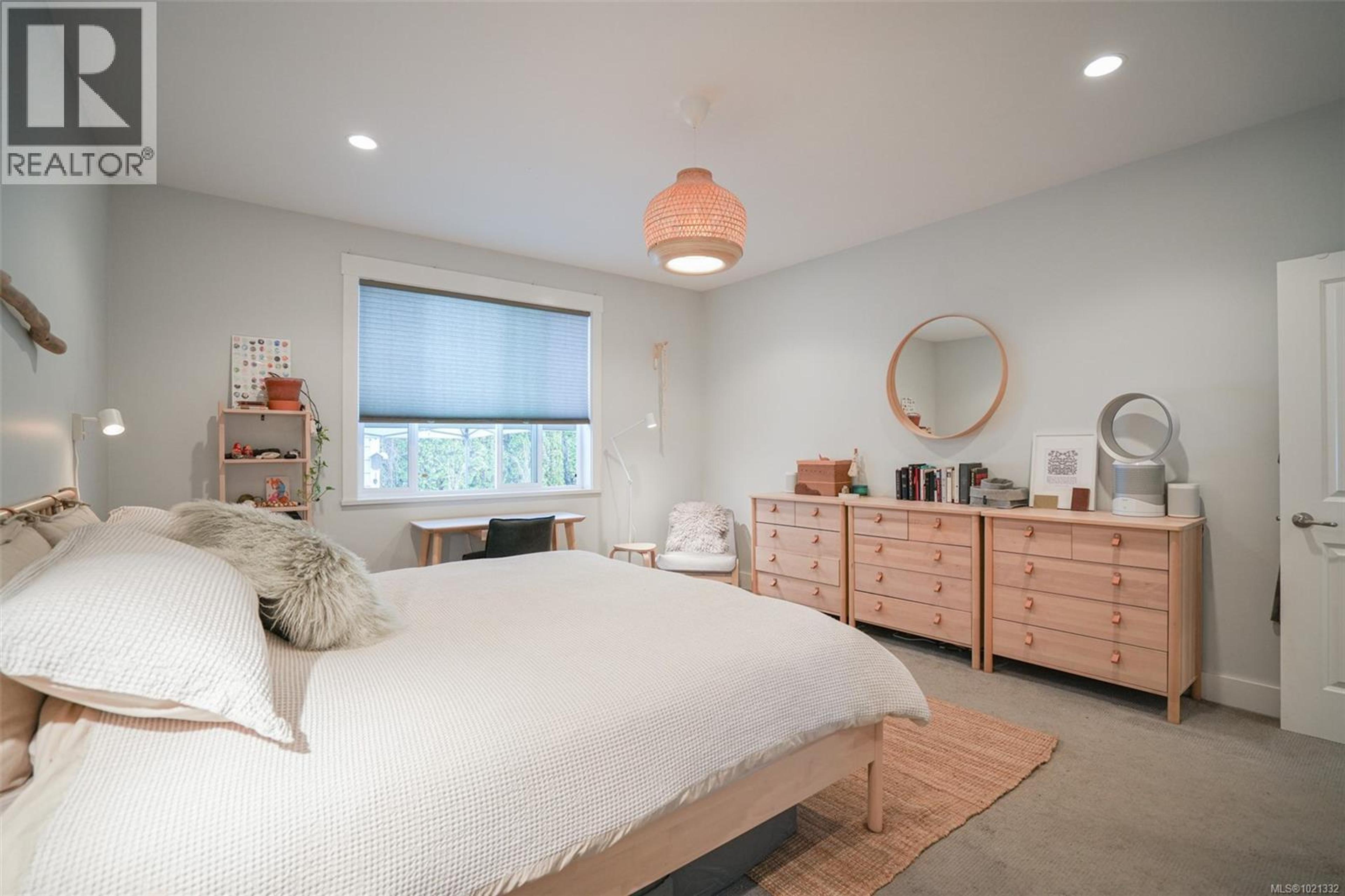 4569 BEAUFORT ST - 22