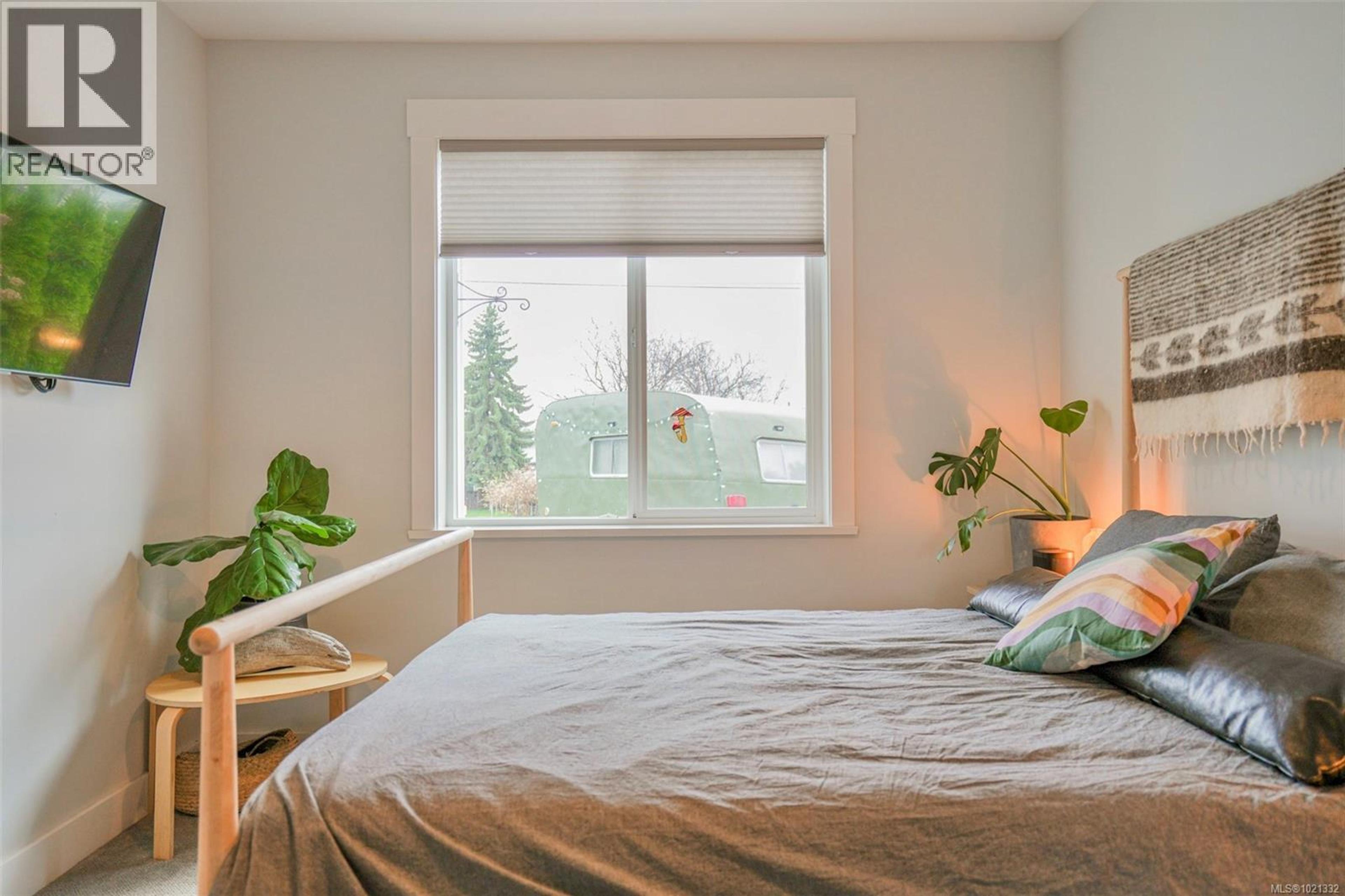 4569 BEAUFORT ST - 29