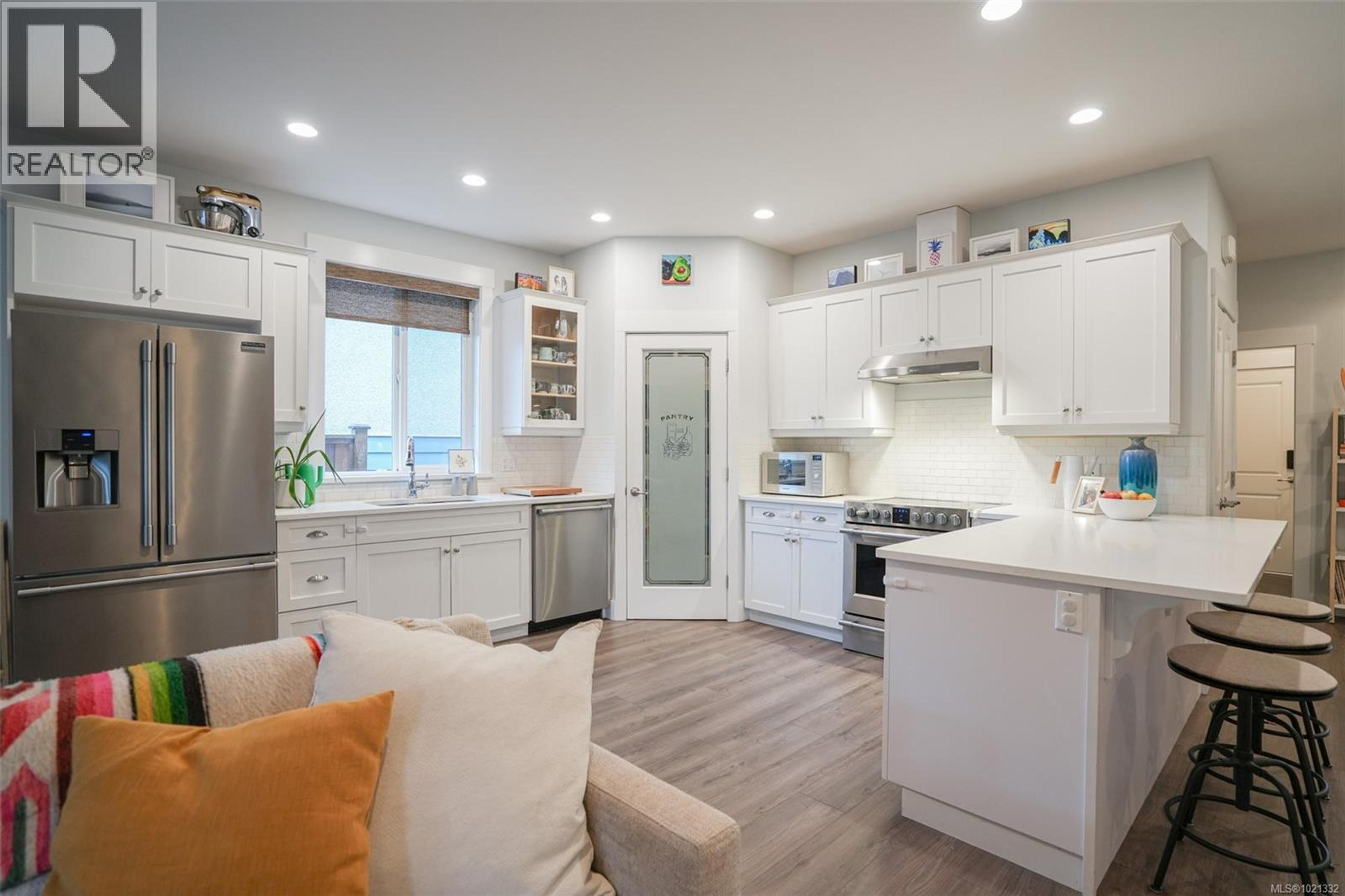 4569 BEAUFORT ST - 7