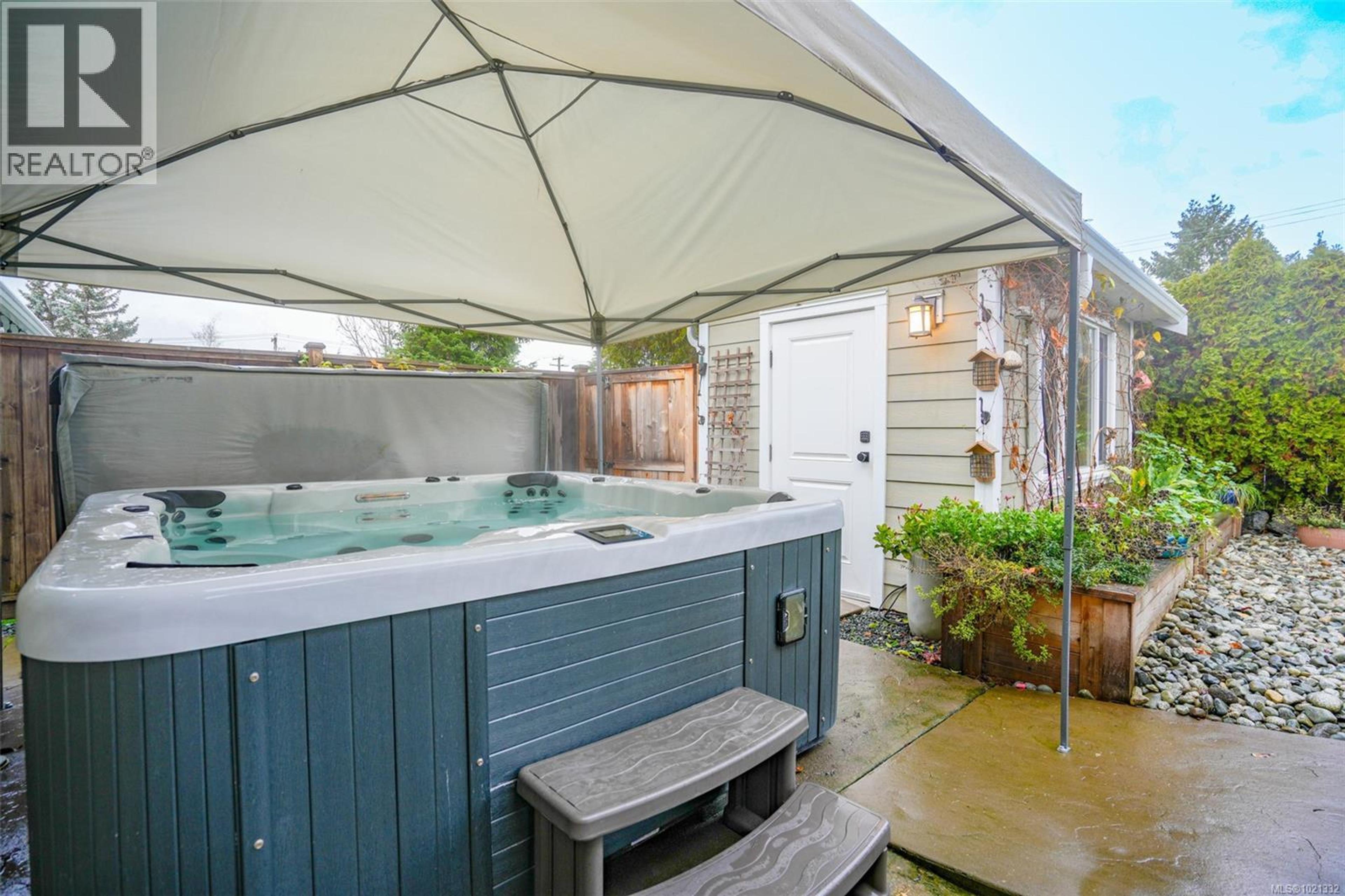 4569 BEAUFORT ST - 36