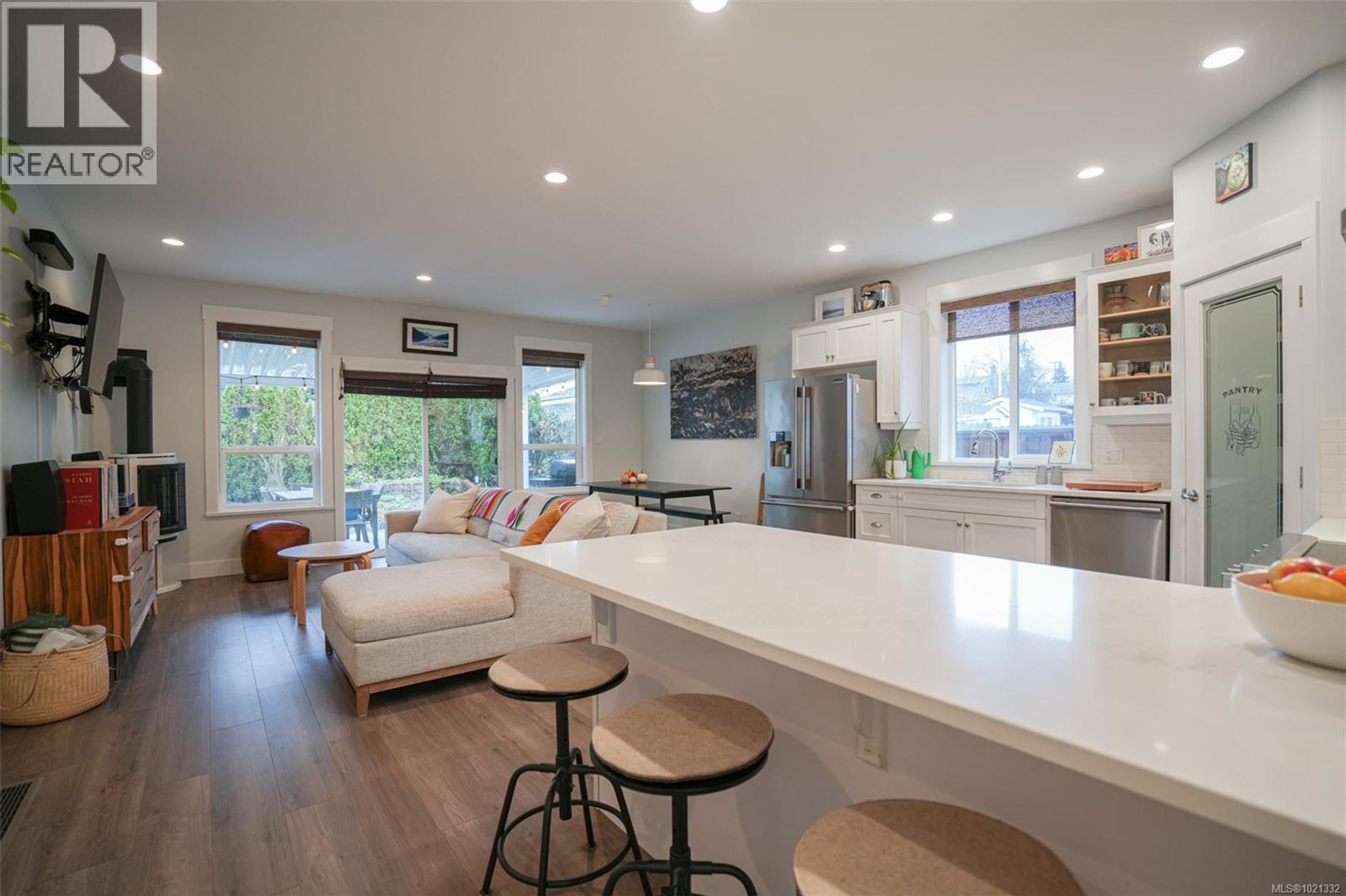 4569 BEAUFORT ST - 6