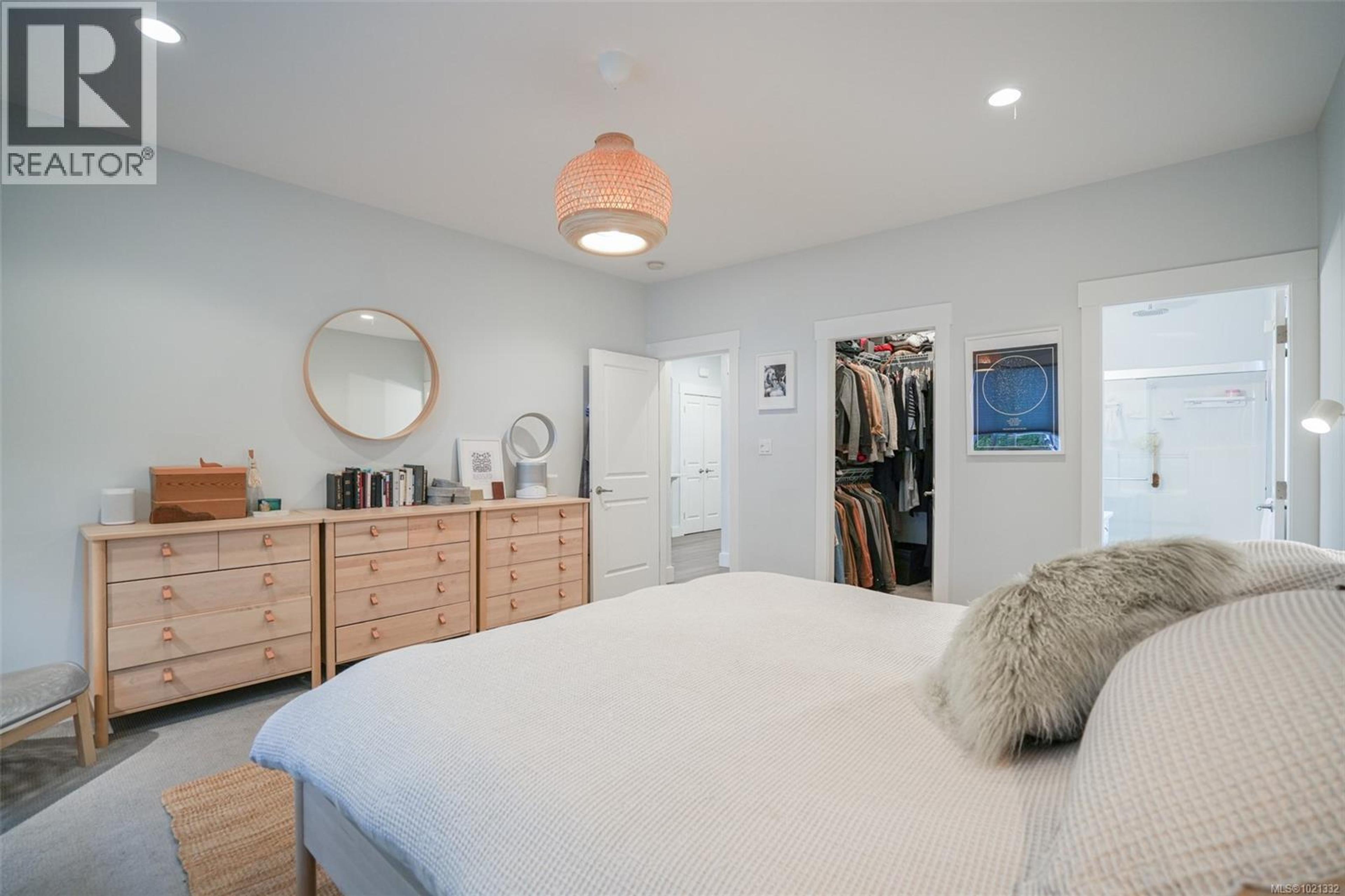 4569 BEAUFORT ST - 21