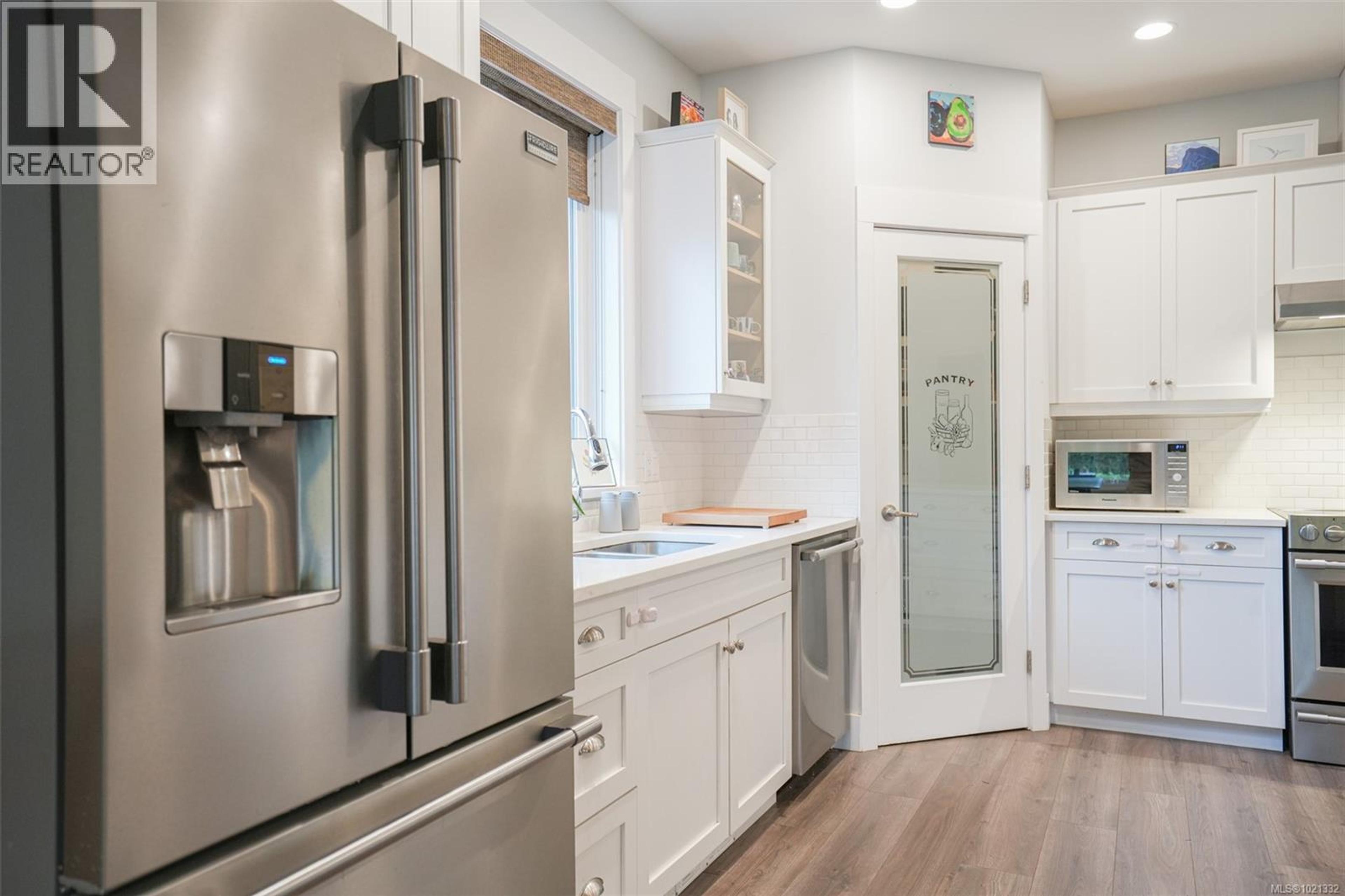 4569 BEAUFORT ST - 9