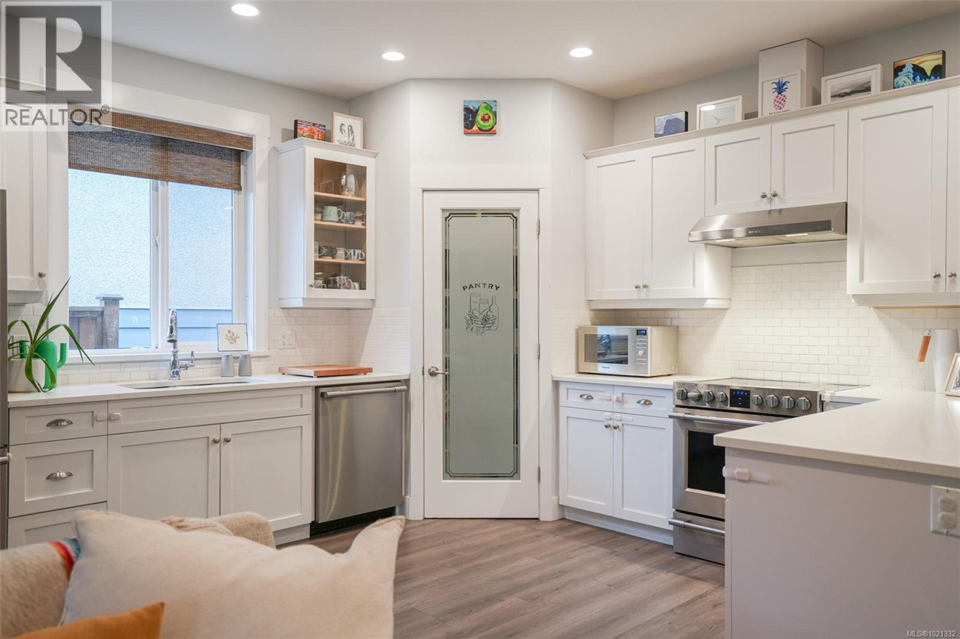 4569 BEAUFORT ST - 8