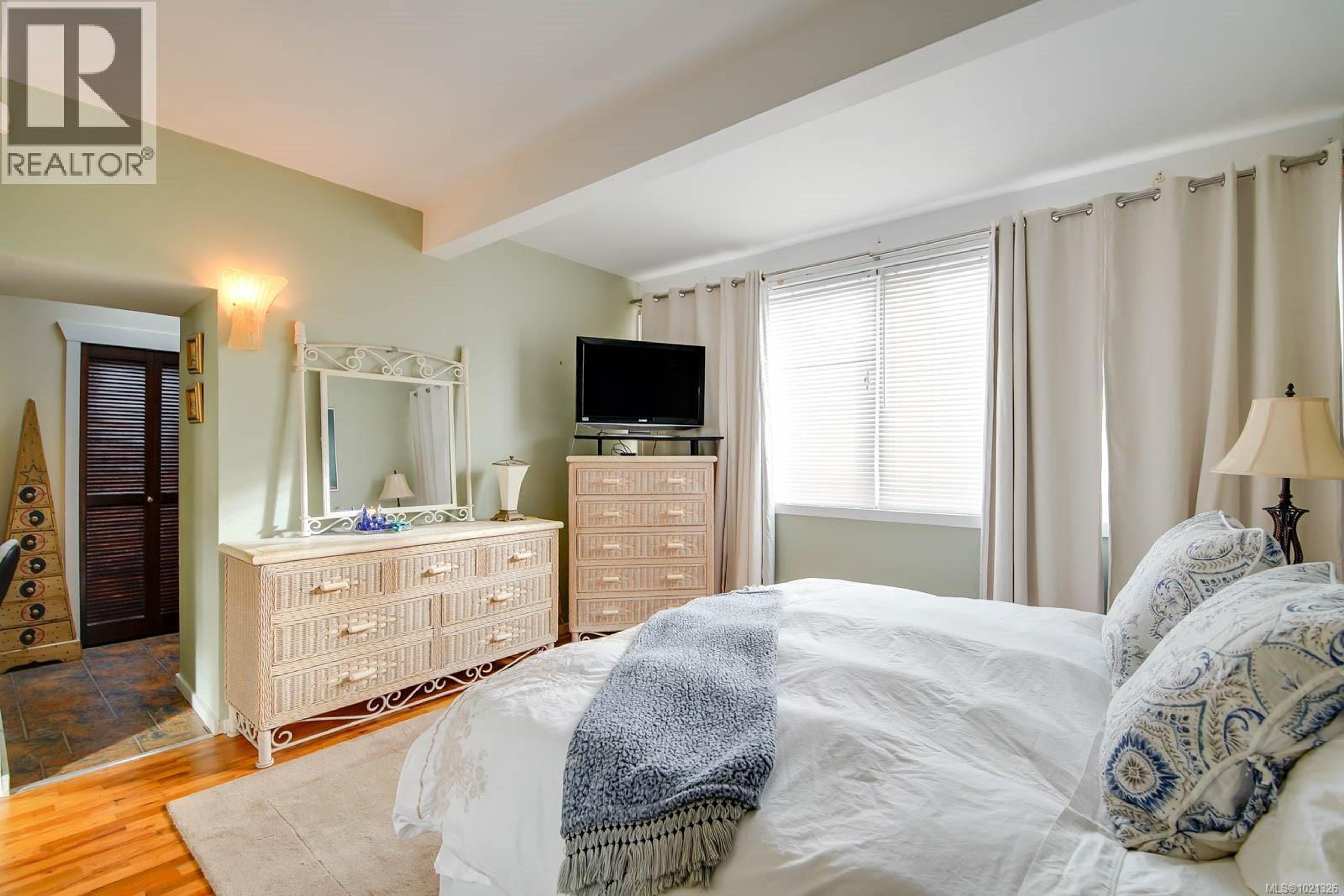 2374 ANDERSON AVE - 29