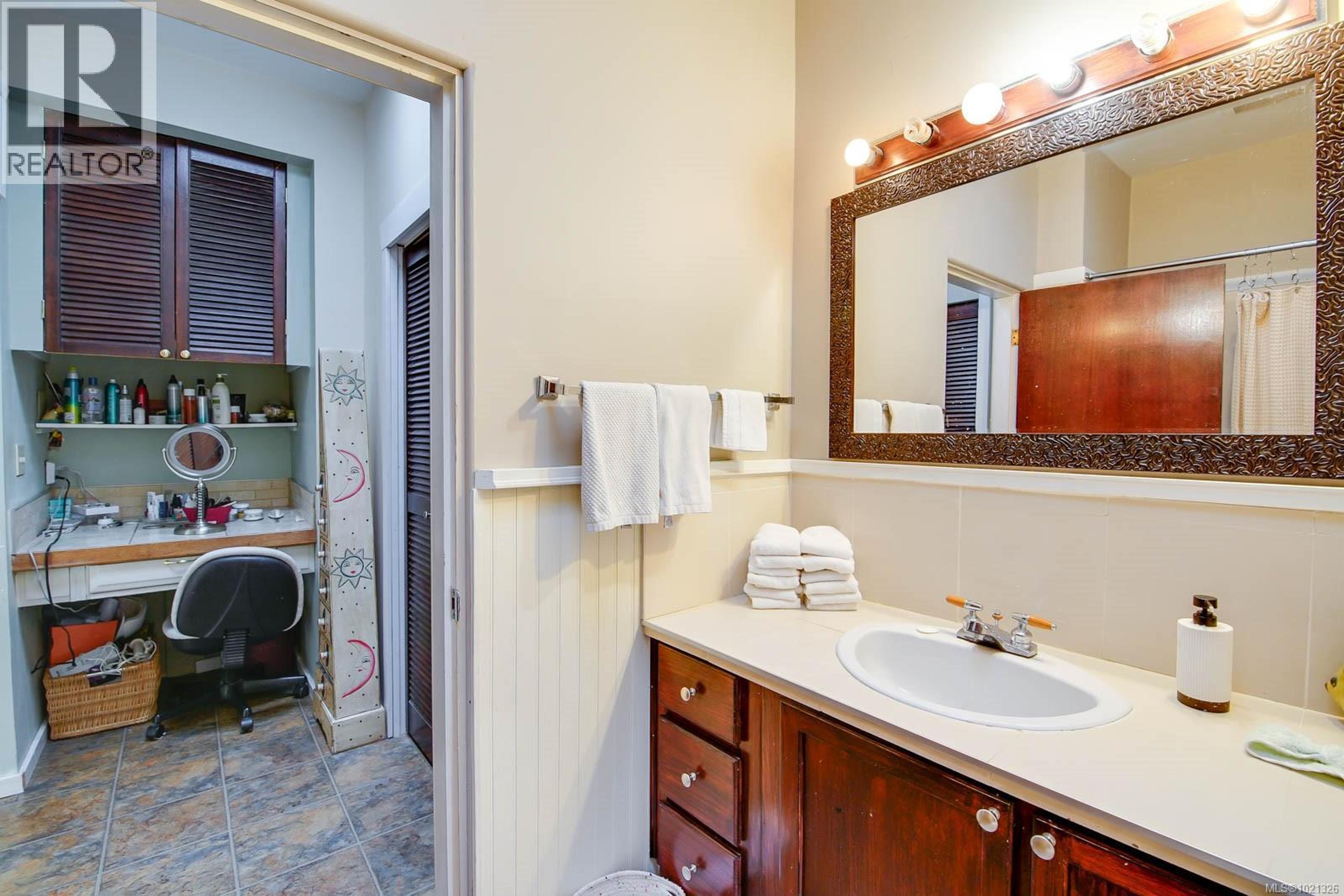 2374 ANDERSON AVE - 35