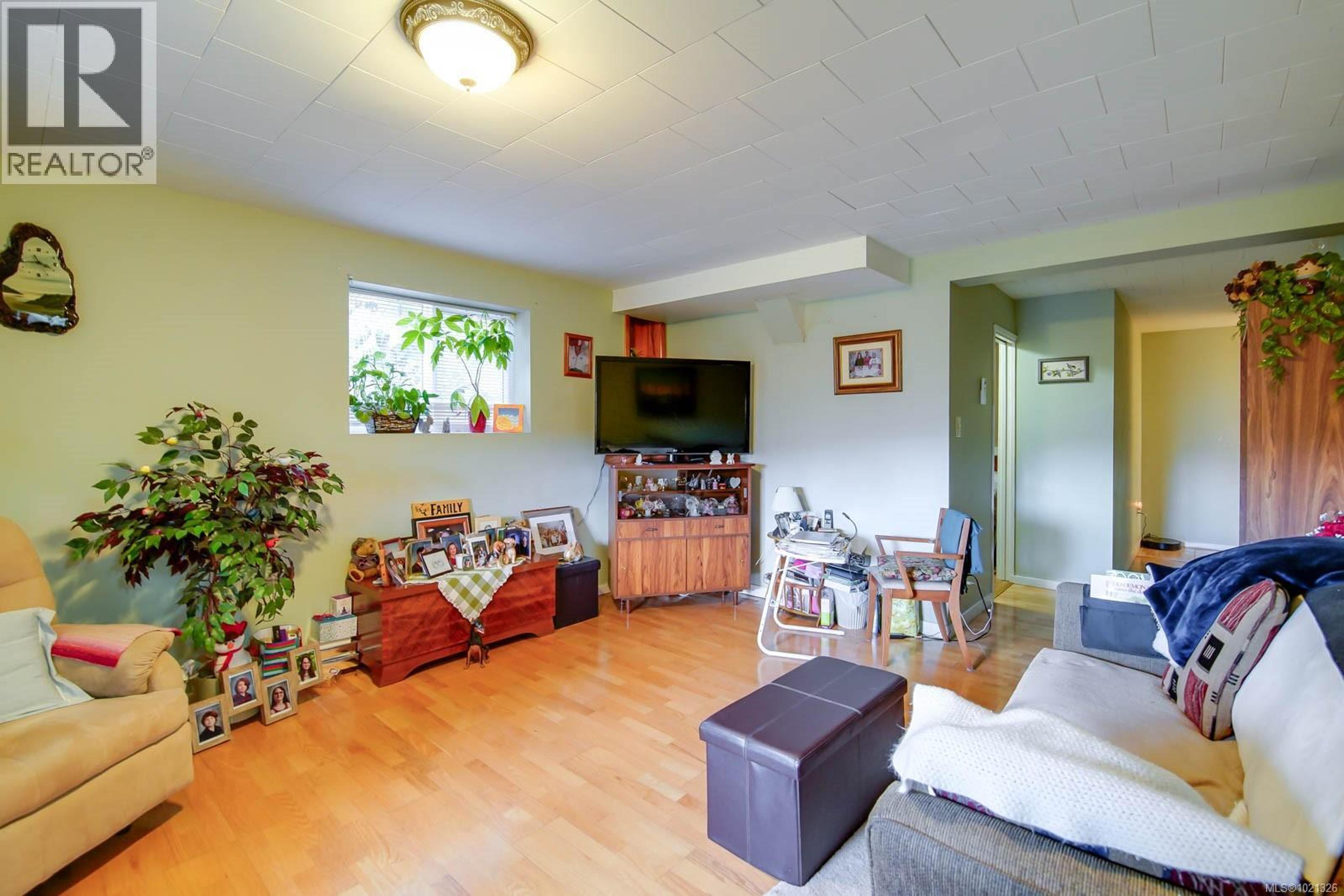 2374 ANDERSON AVE - 38