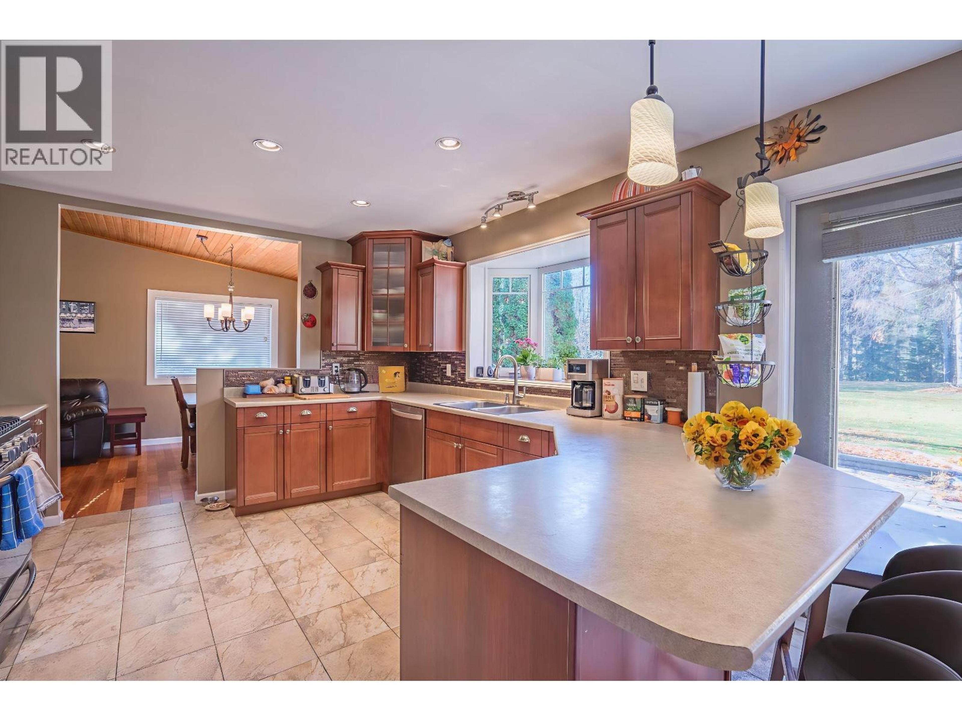 7125 VALLEYVIEW DRIVE - 17