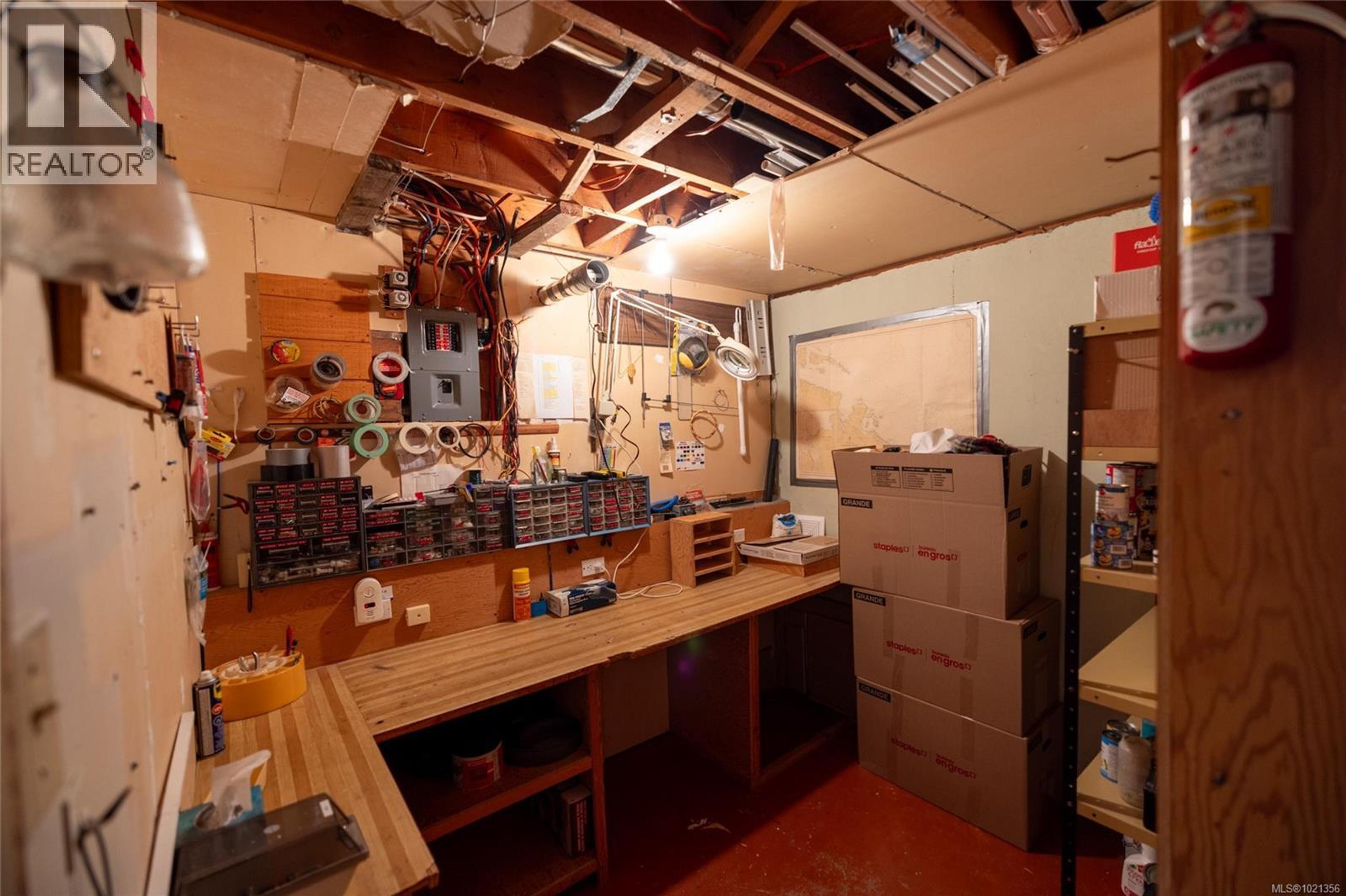 7445 THUNDERBIRD WAY - 9