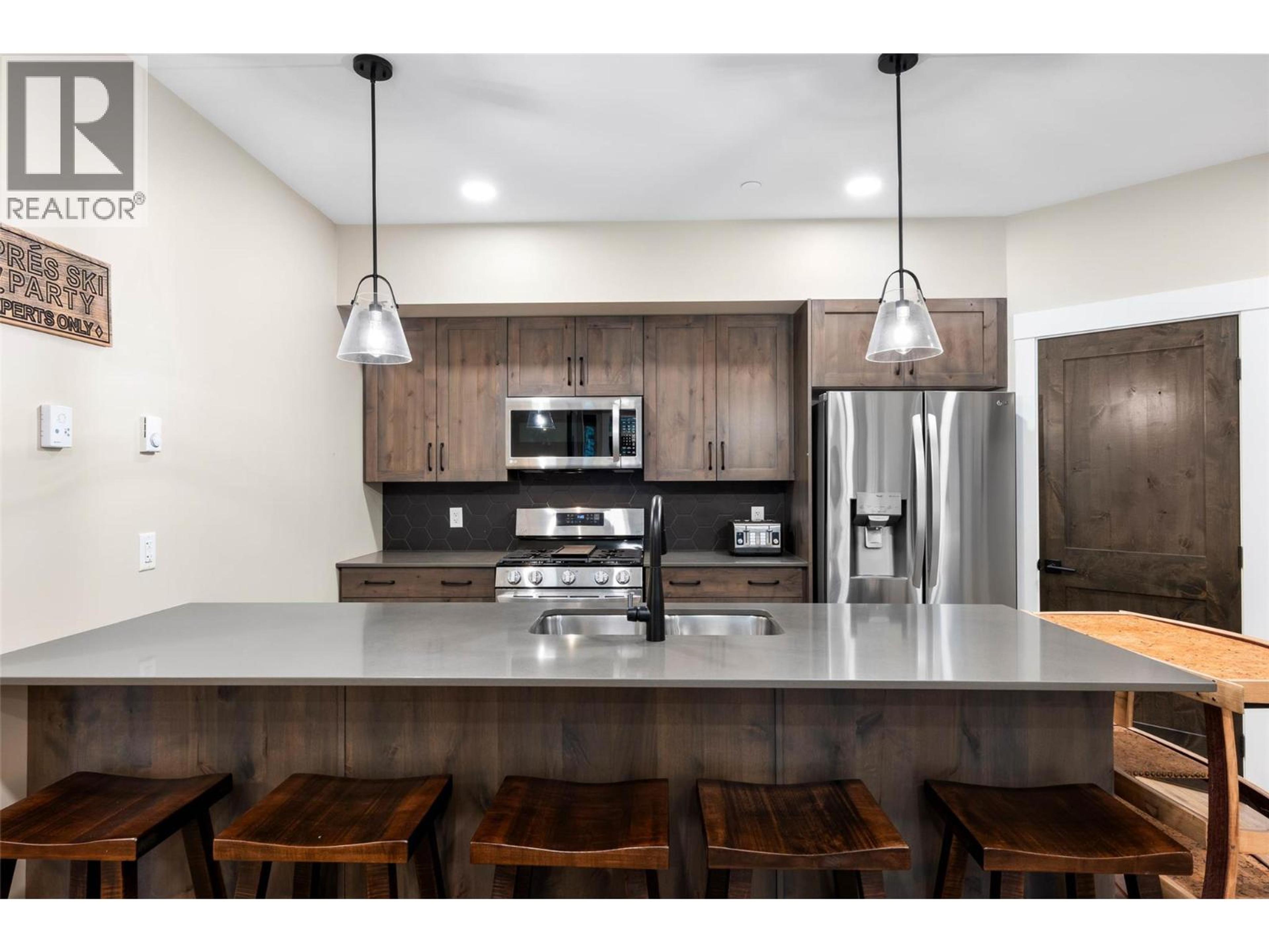 #5 5050 VALLEY DRIVE - 5