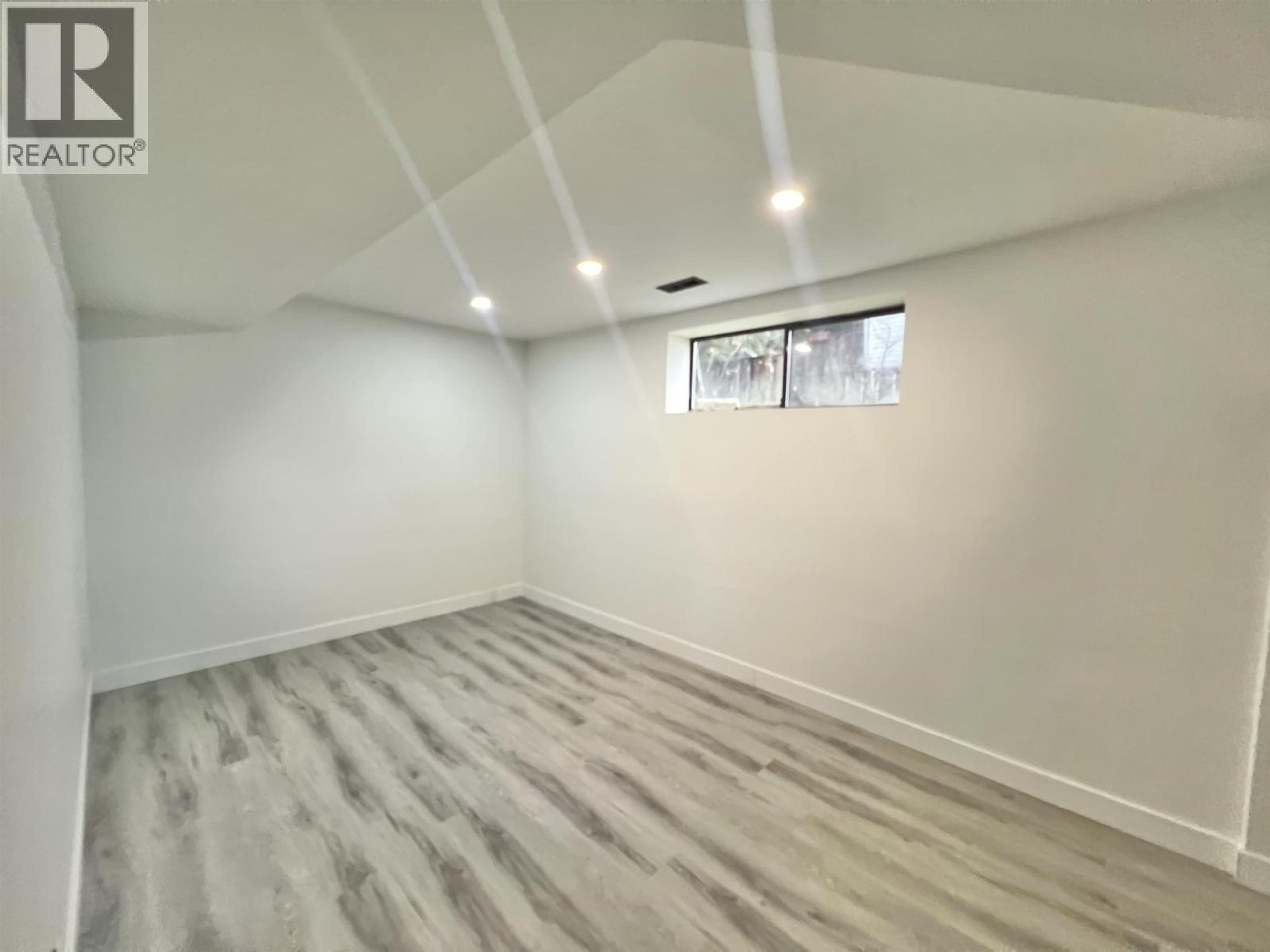 1532 E 8TH AVENUE - Image 10