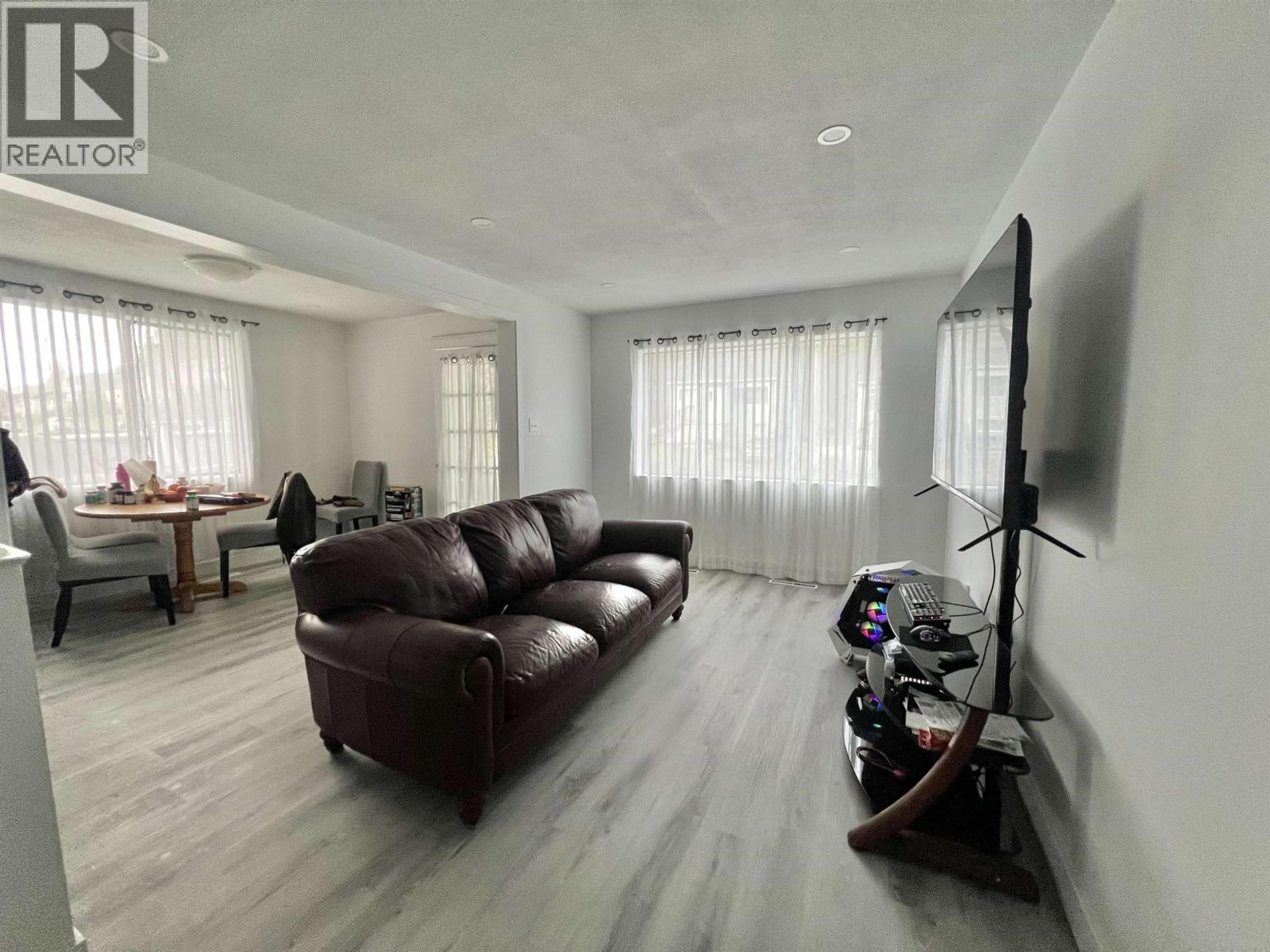 1532 E 8TH AVENUE - Image 5