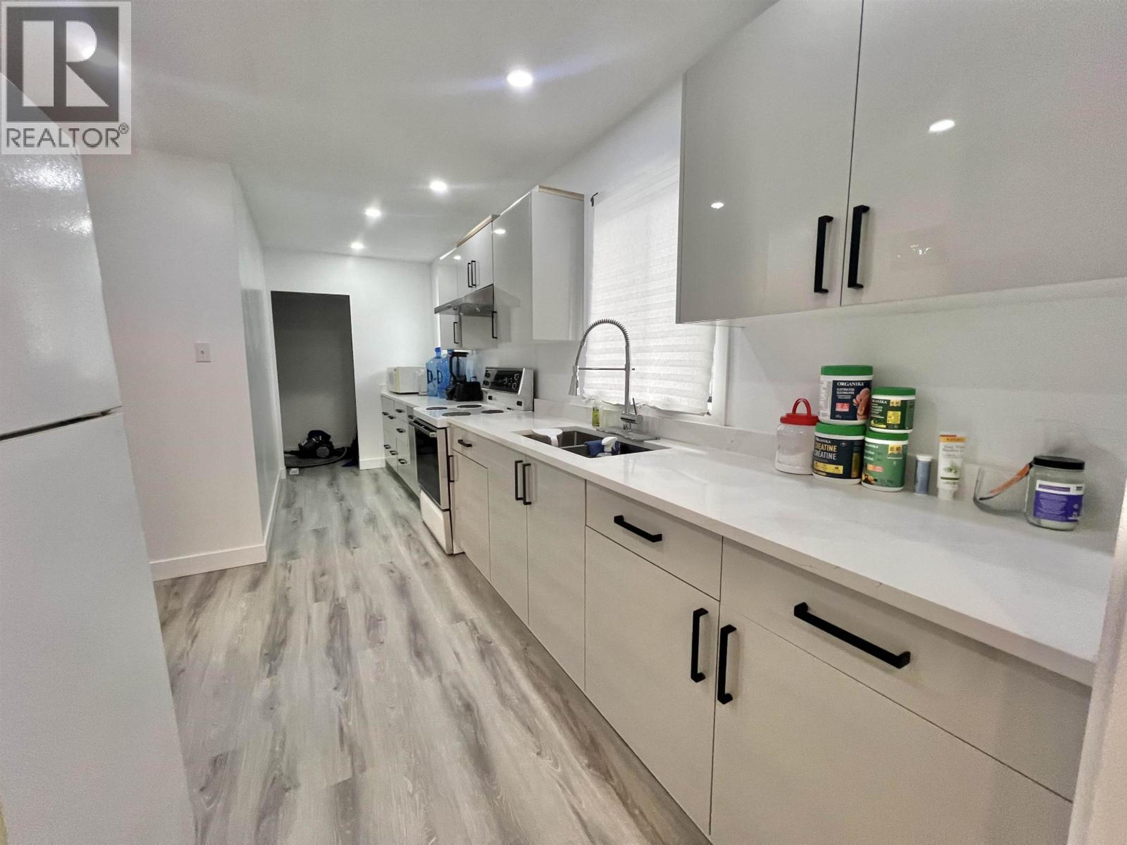 1532 E 8TH AVENUE - Image 8