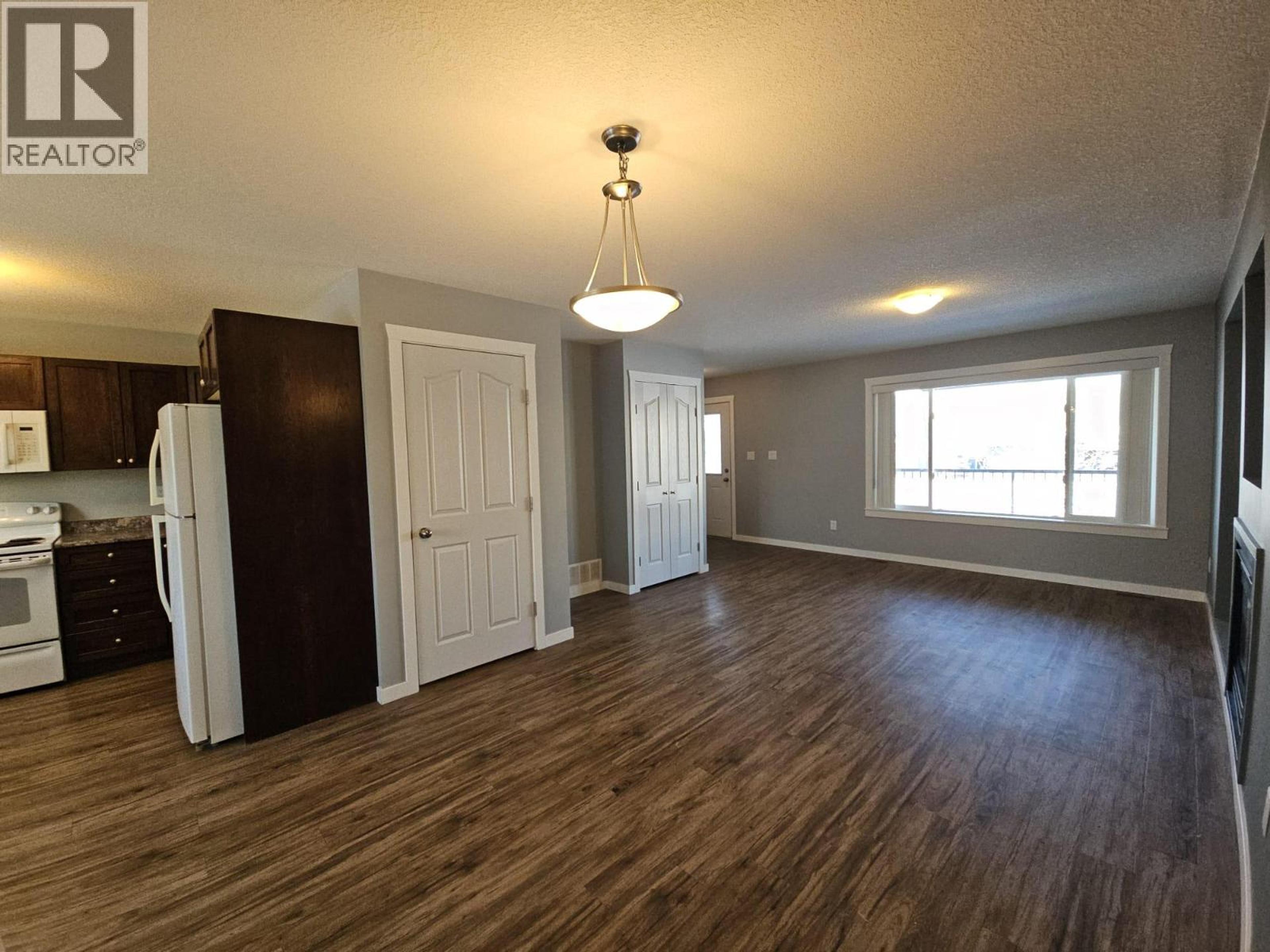 5216 41 STREET NE - 11