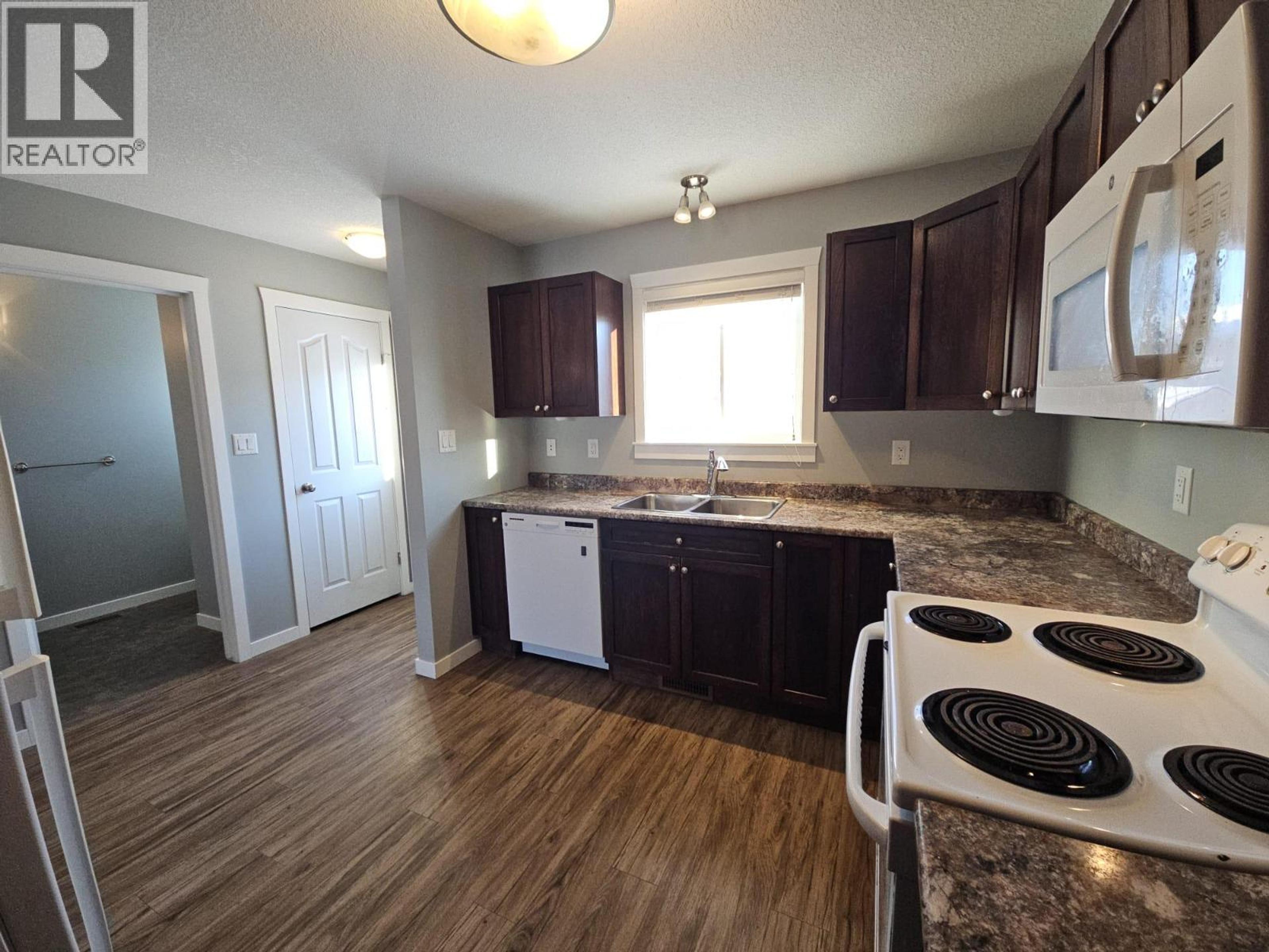 5216 41 STREET NE - 14