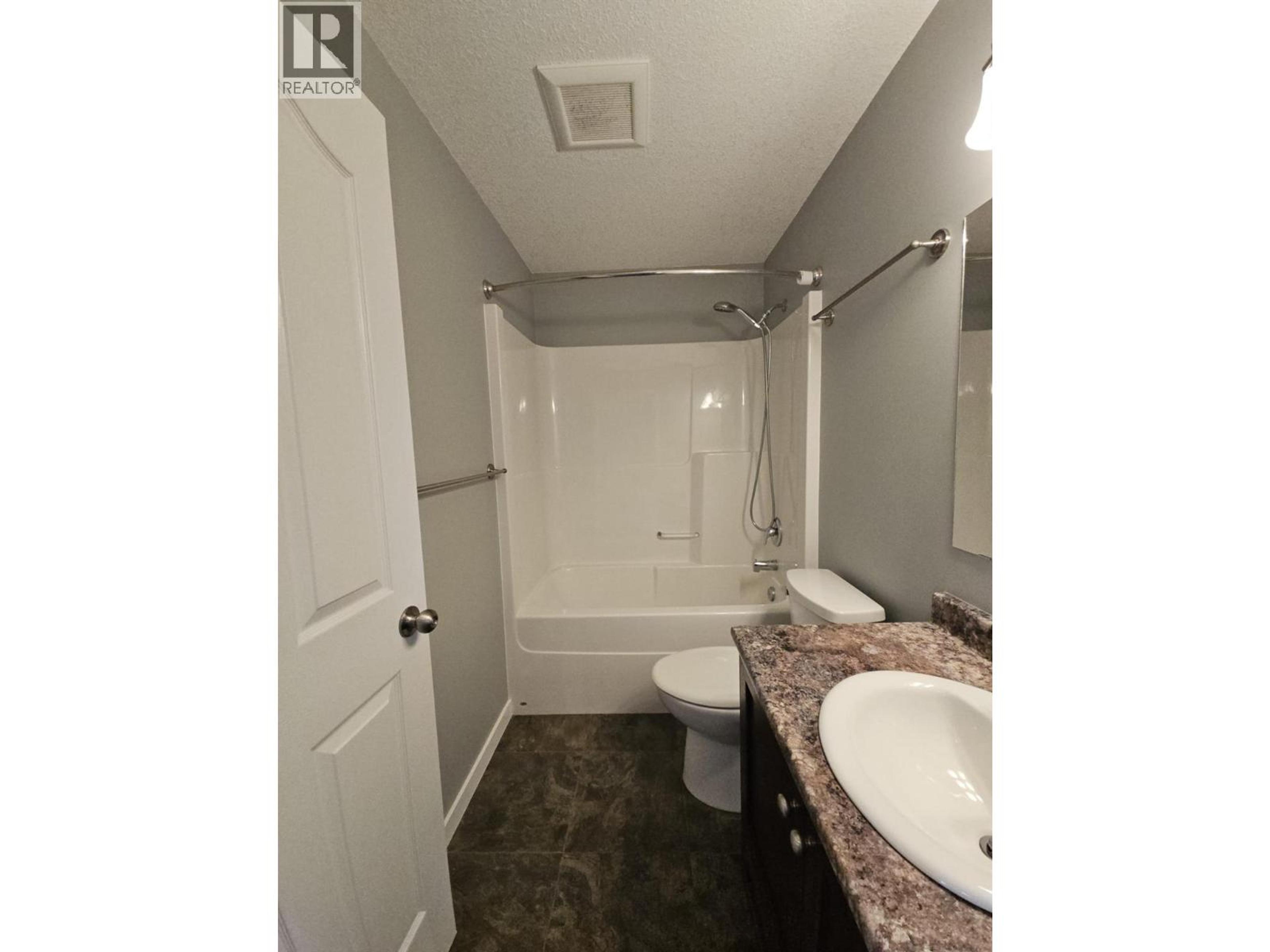 5216 41 STREET NE - 27