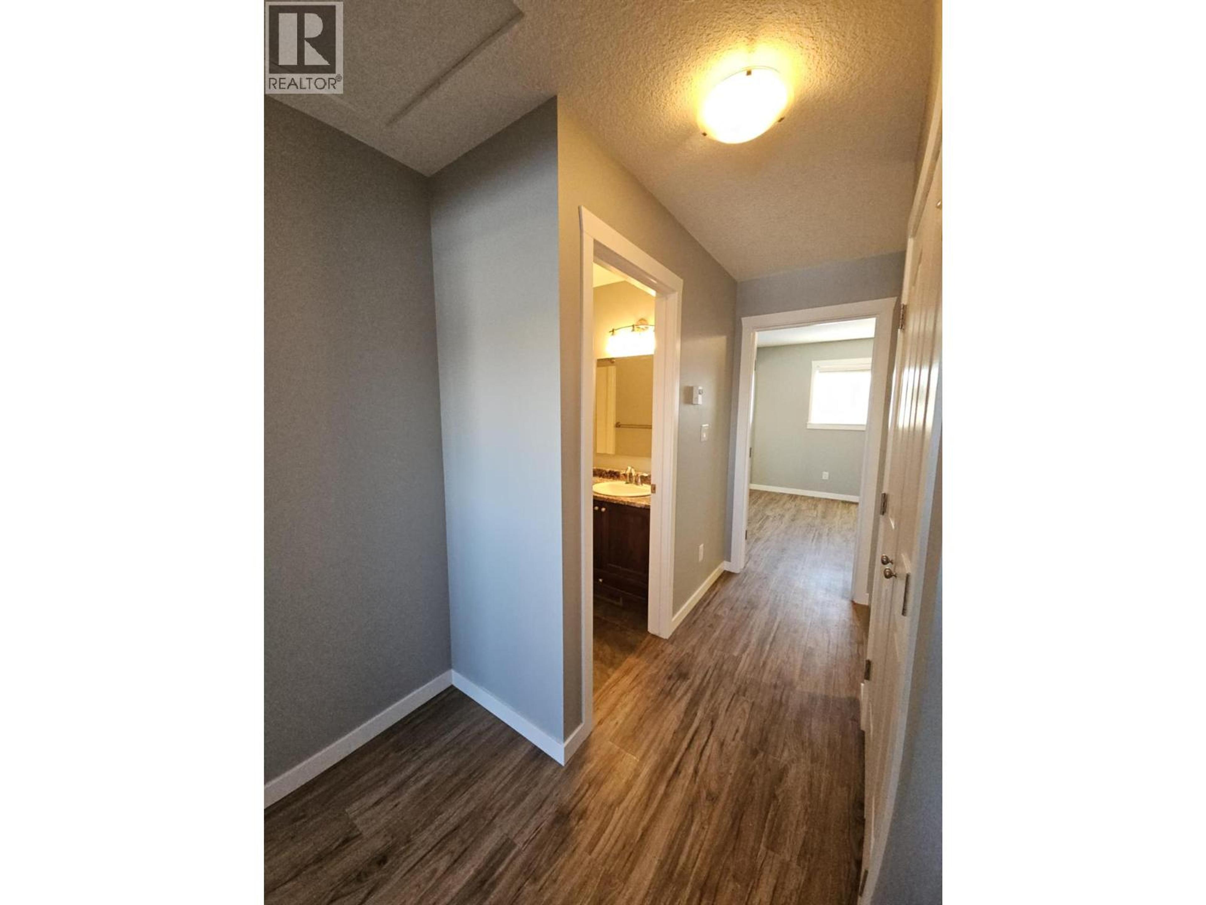 5216 41 STREET NE - 29